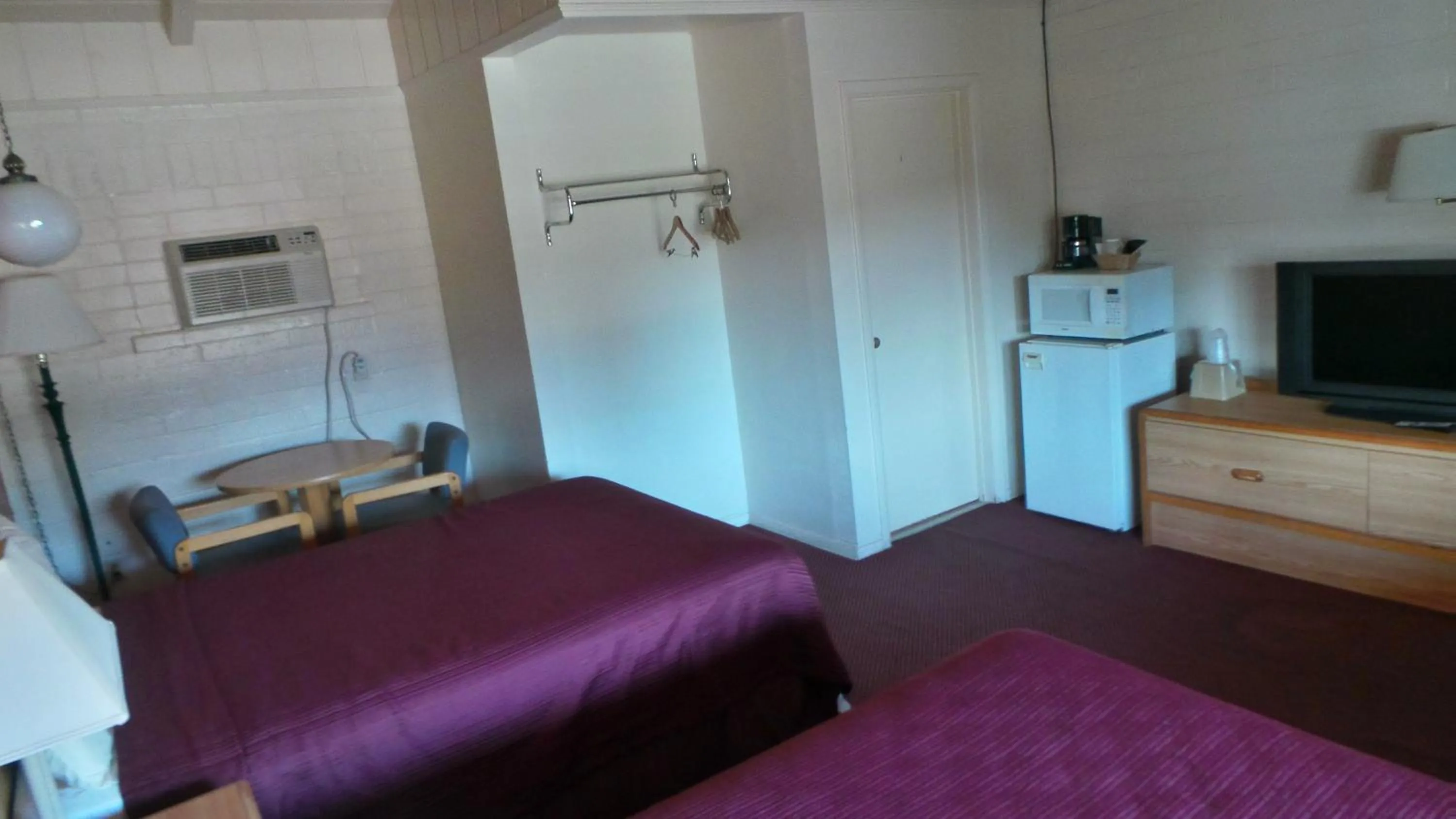 Bed in Relax Inn Yreka