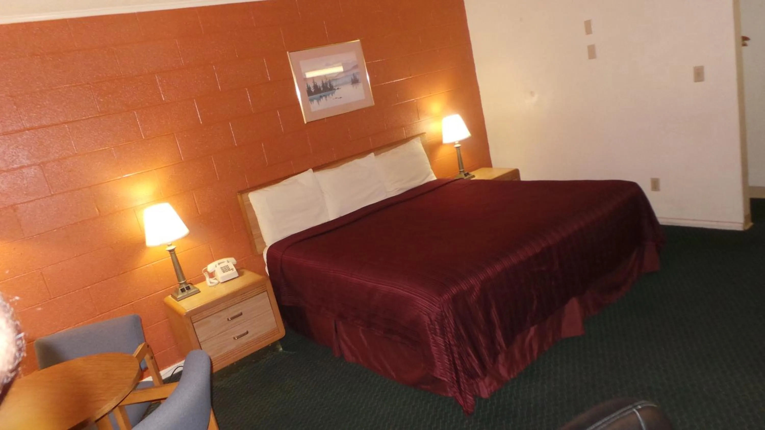 Bed in Relax Inn Yreka