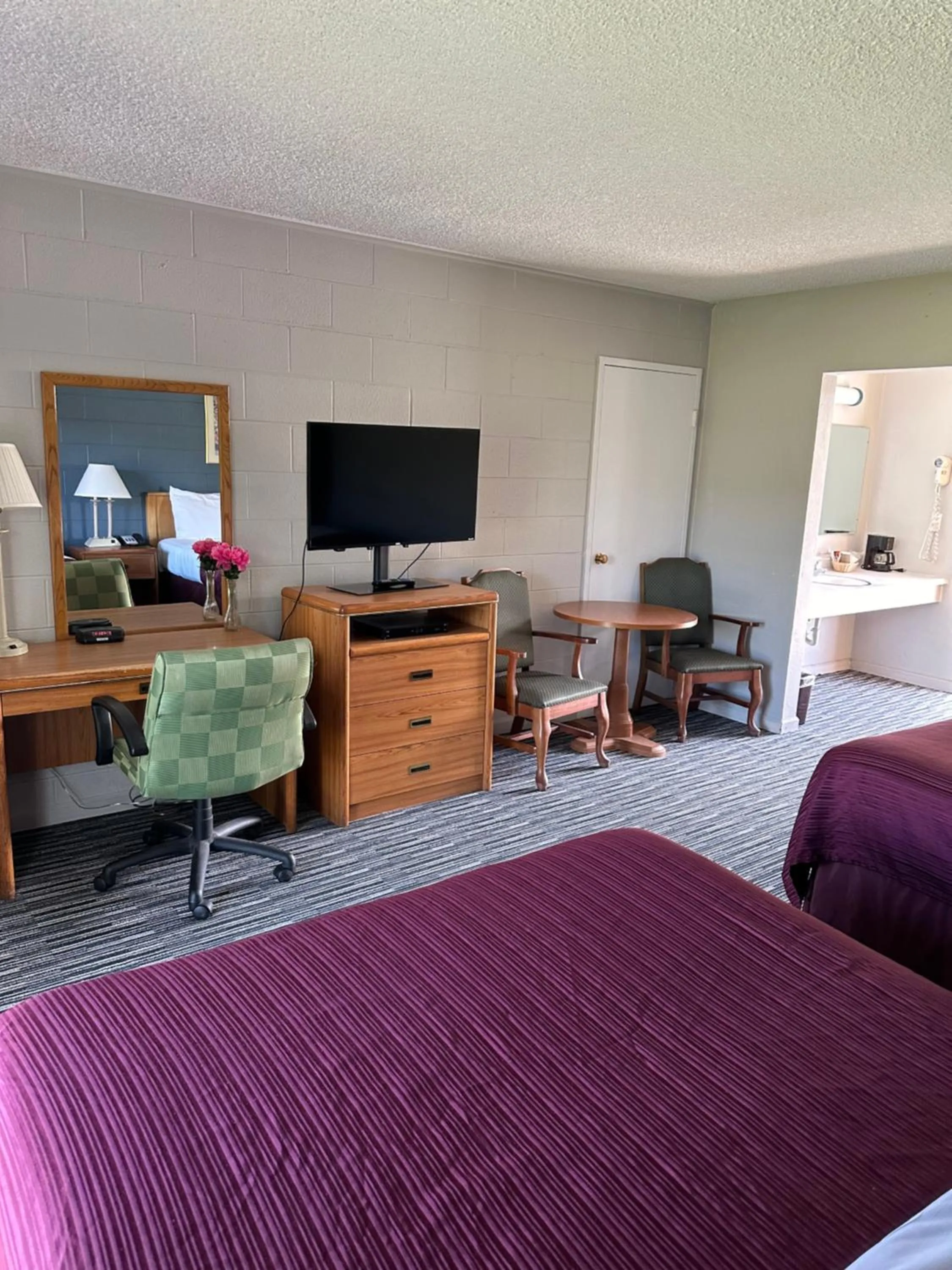 Bed in Relax Inn Yreka