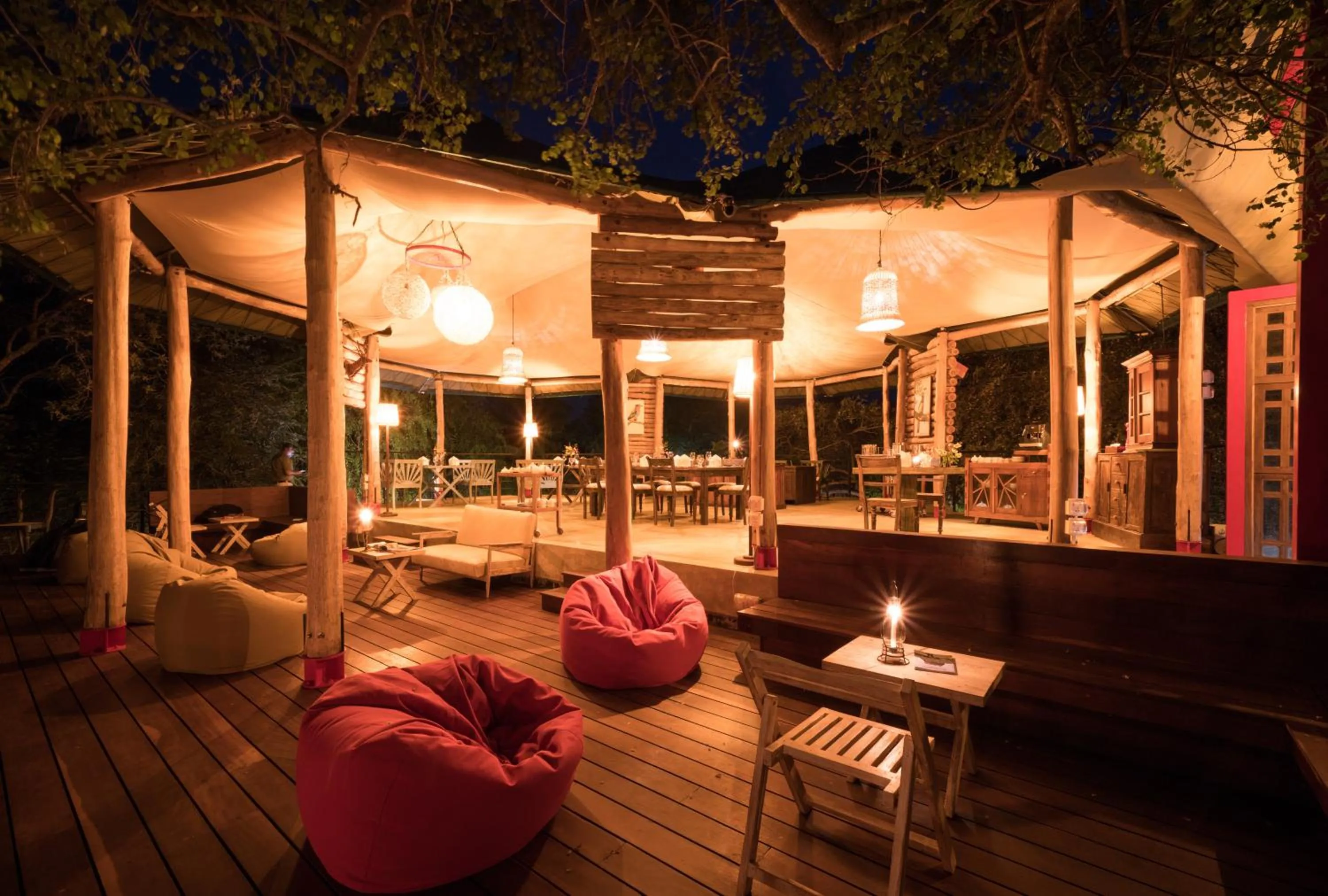 Lounge or bar in Flameback Eco Lodge