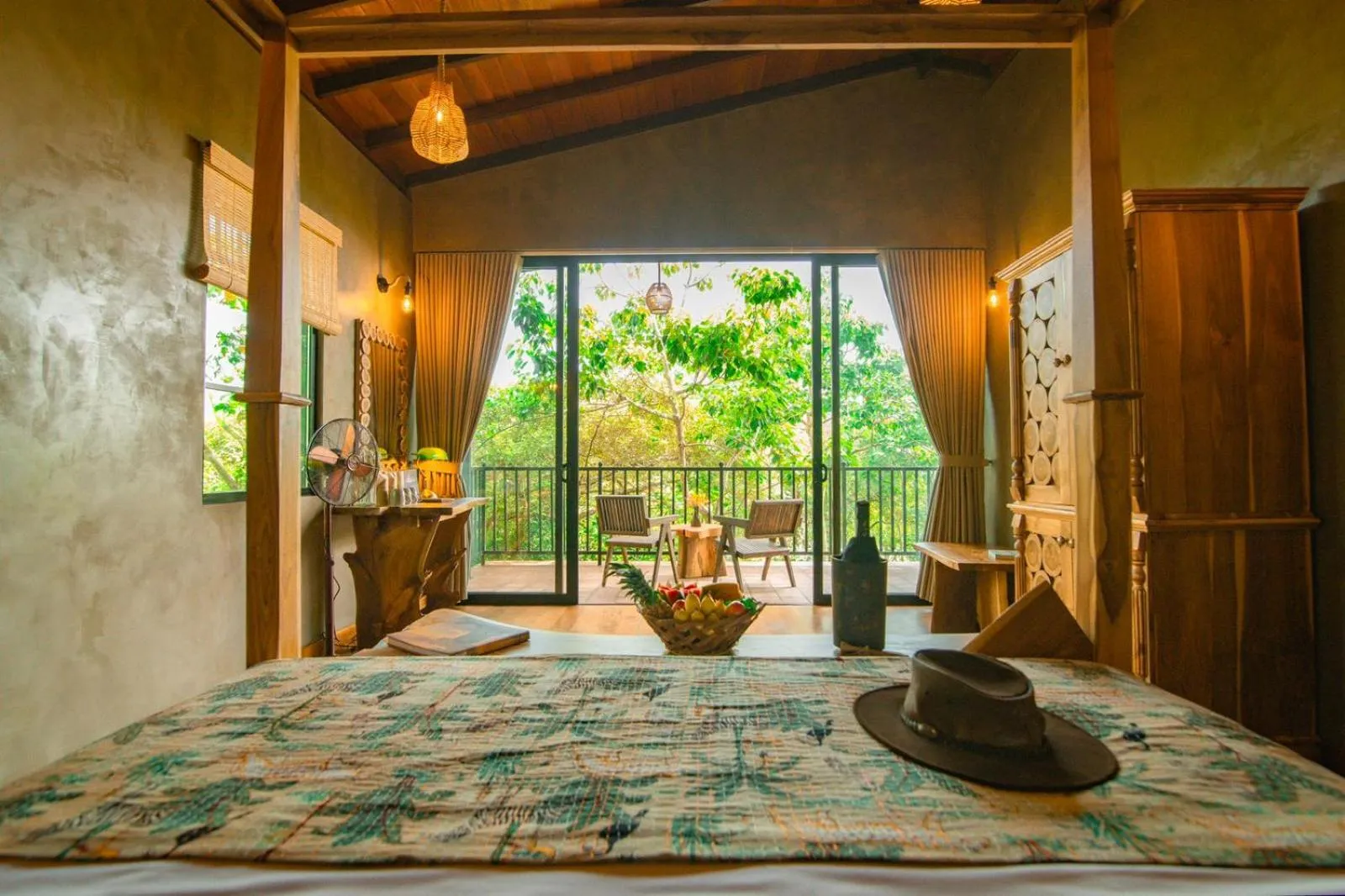 Bedroom, Bed in Flameback Eco Lodge