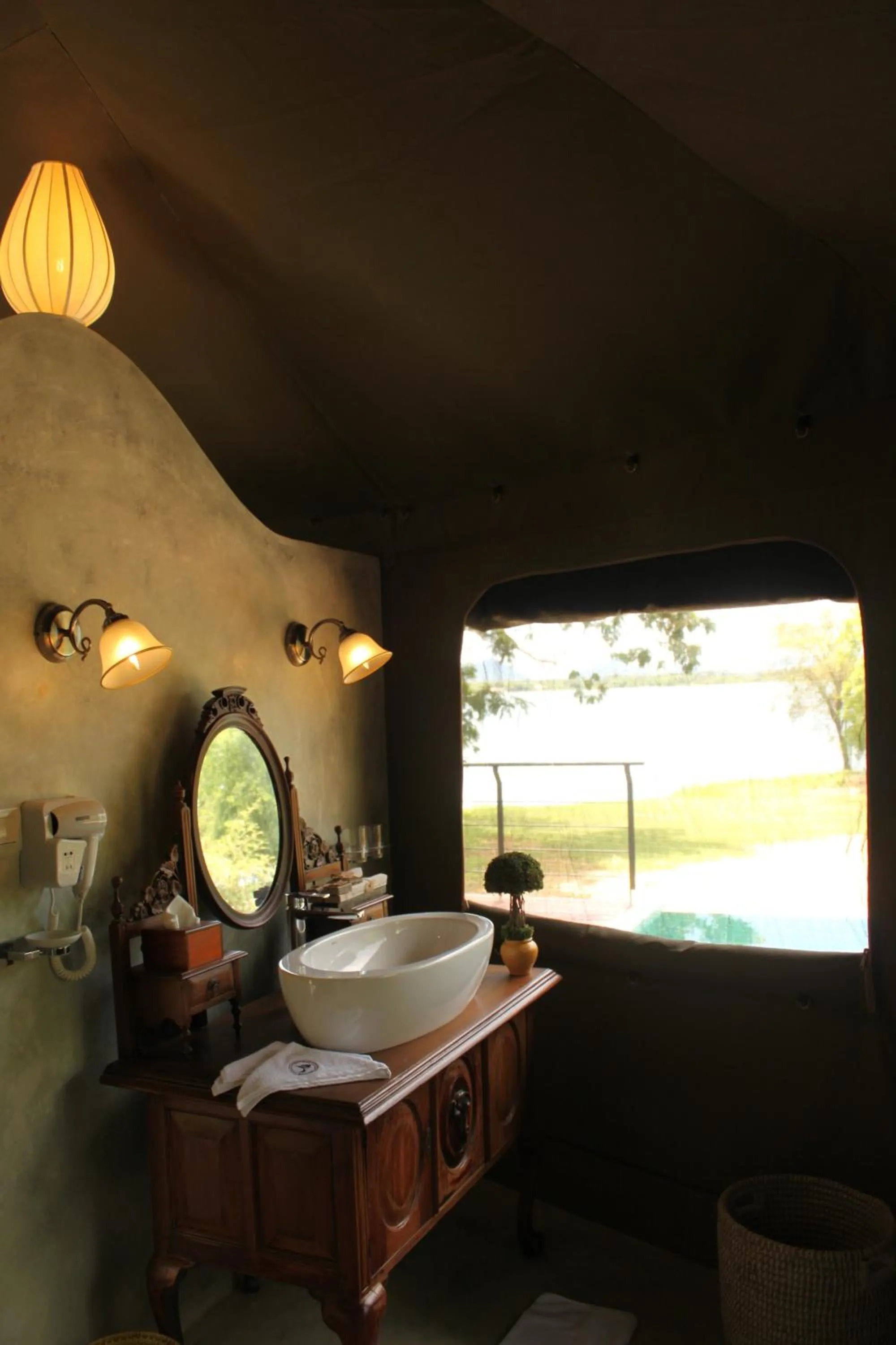 Bathroom in Flameback Eco Lodge