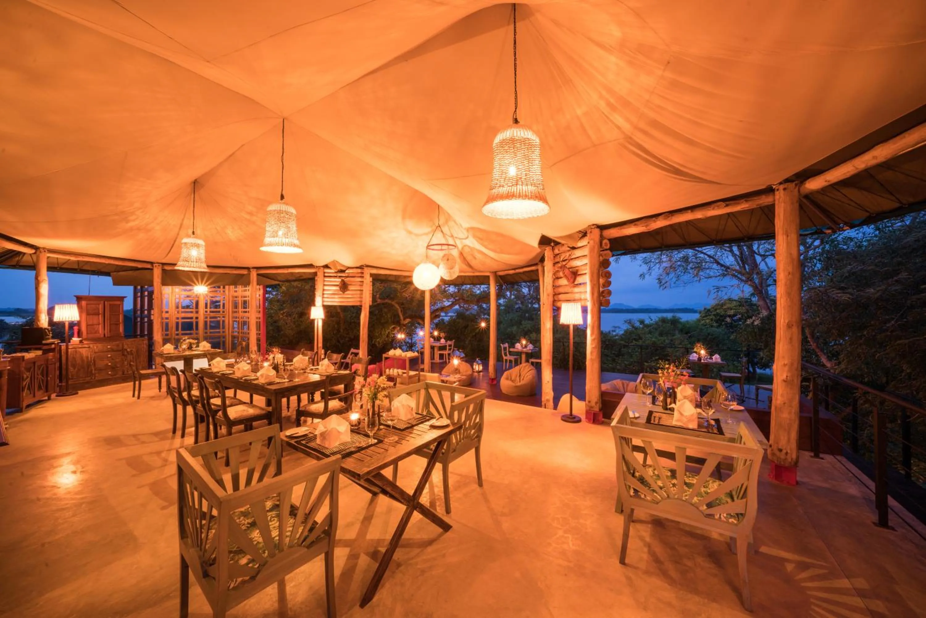 Restaurant/places to eat in Flameback Eco Lodge