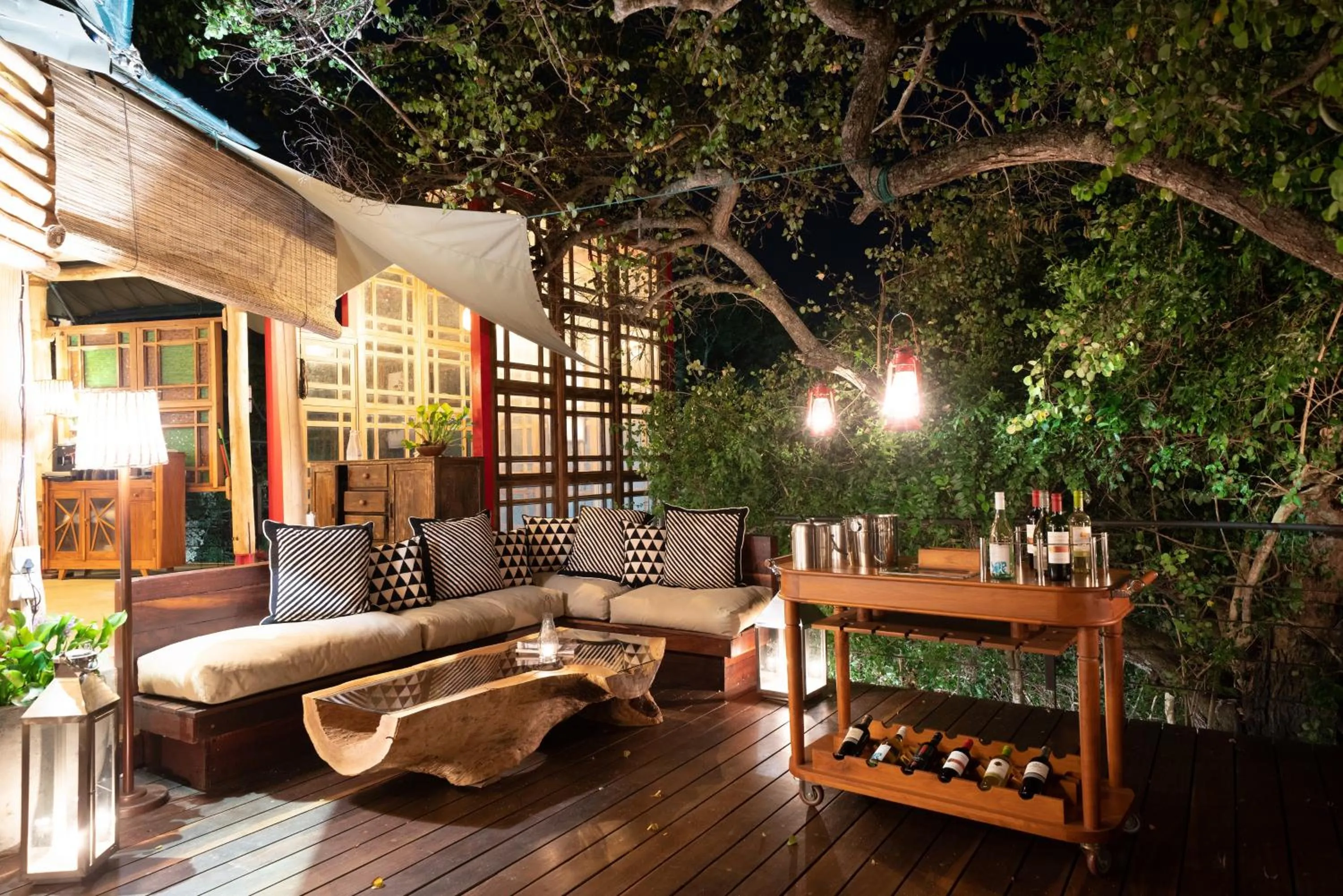 Lounge or bar in Flameback Eco Lodge