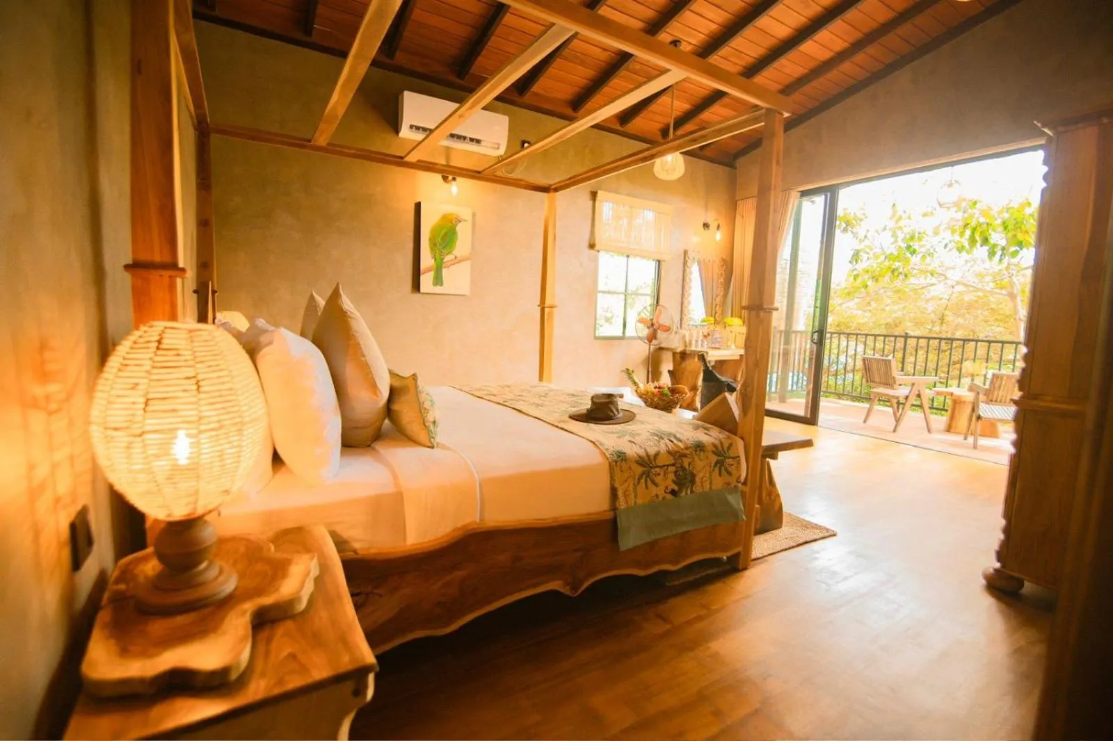 Bedroom, Bed in Flameback Eco Lodge