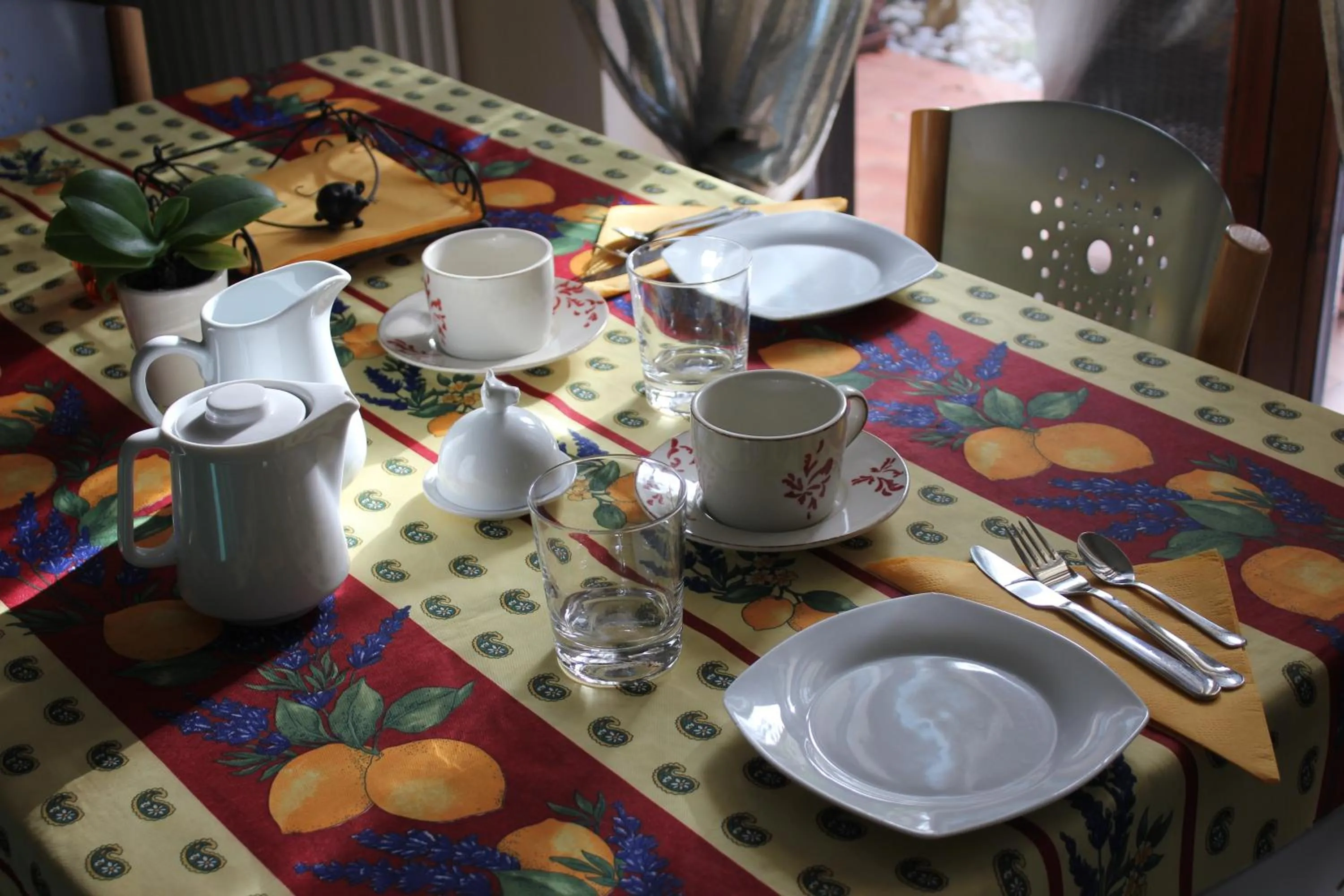 Communal lounge/ TV room in B&B Al Calicanto