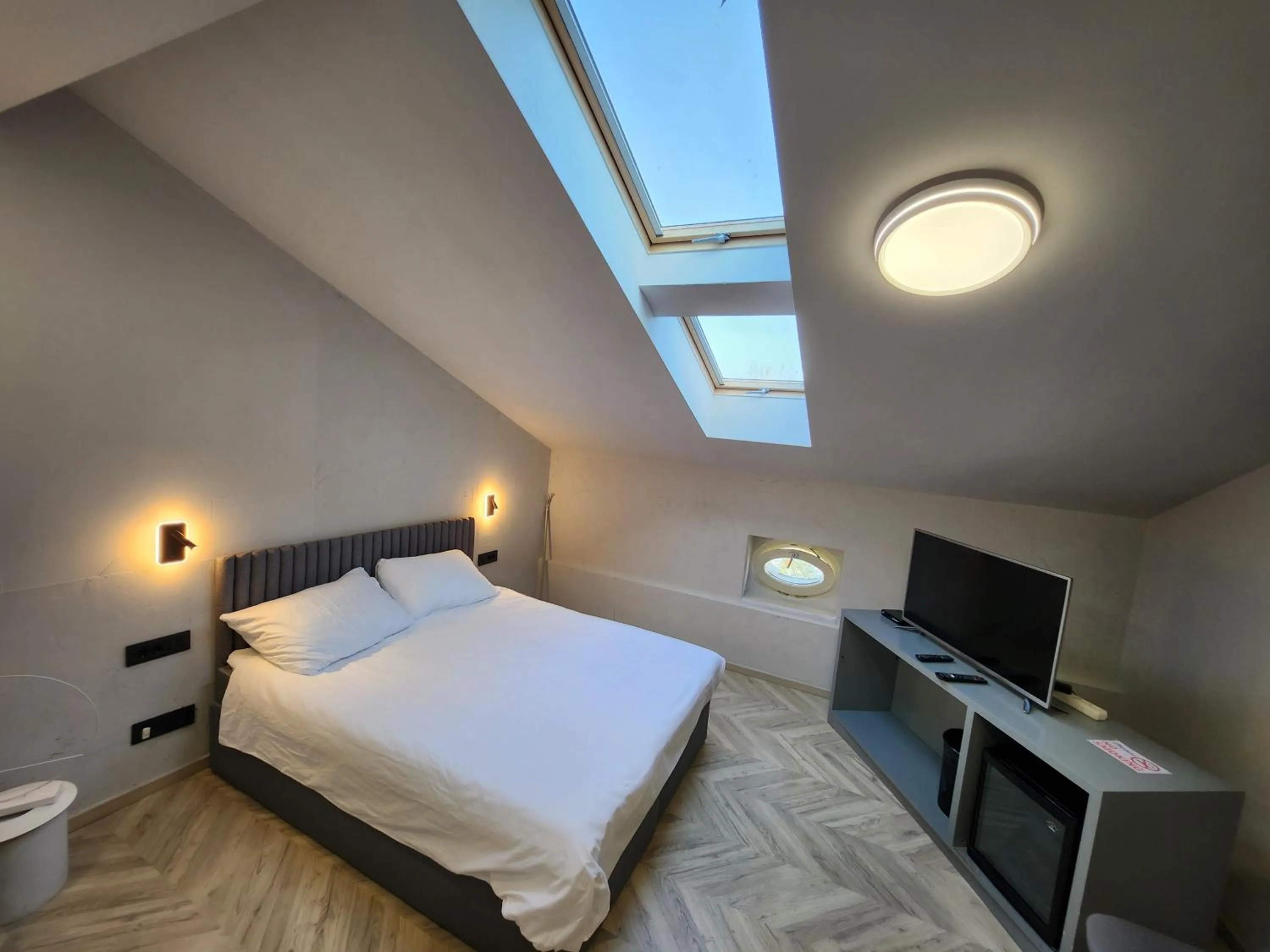 Bedroom, Bed in Hotel Amfiteatar