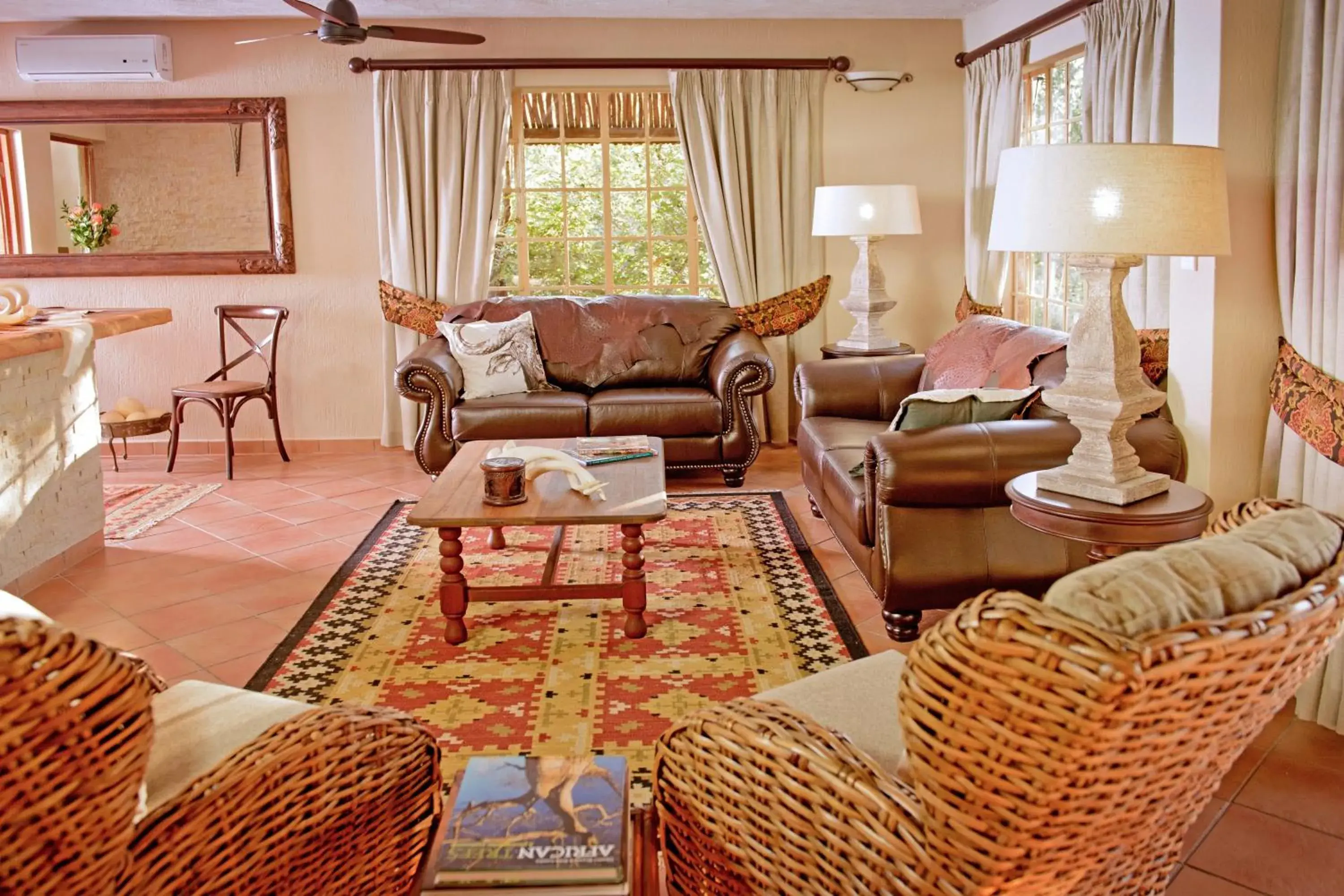 Lobby or reception in La Kruger Lifestyle Lodge - No Loadshedding Lobby or reception in La Kruger Lifestyle Lodge - No Loadshedding