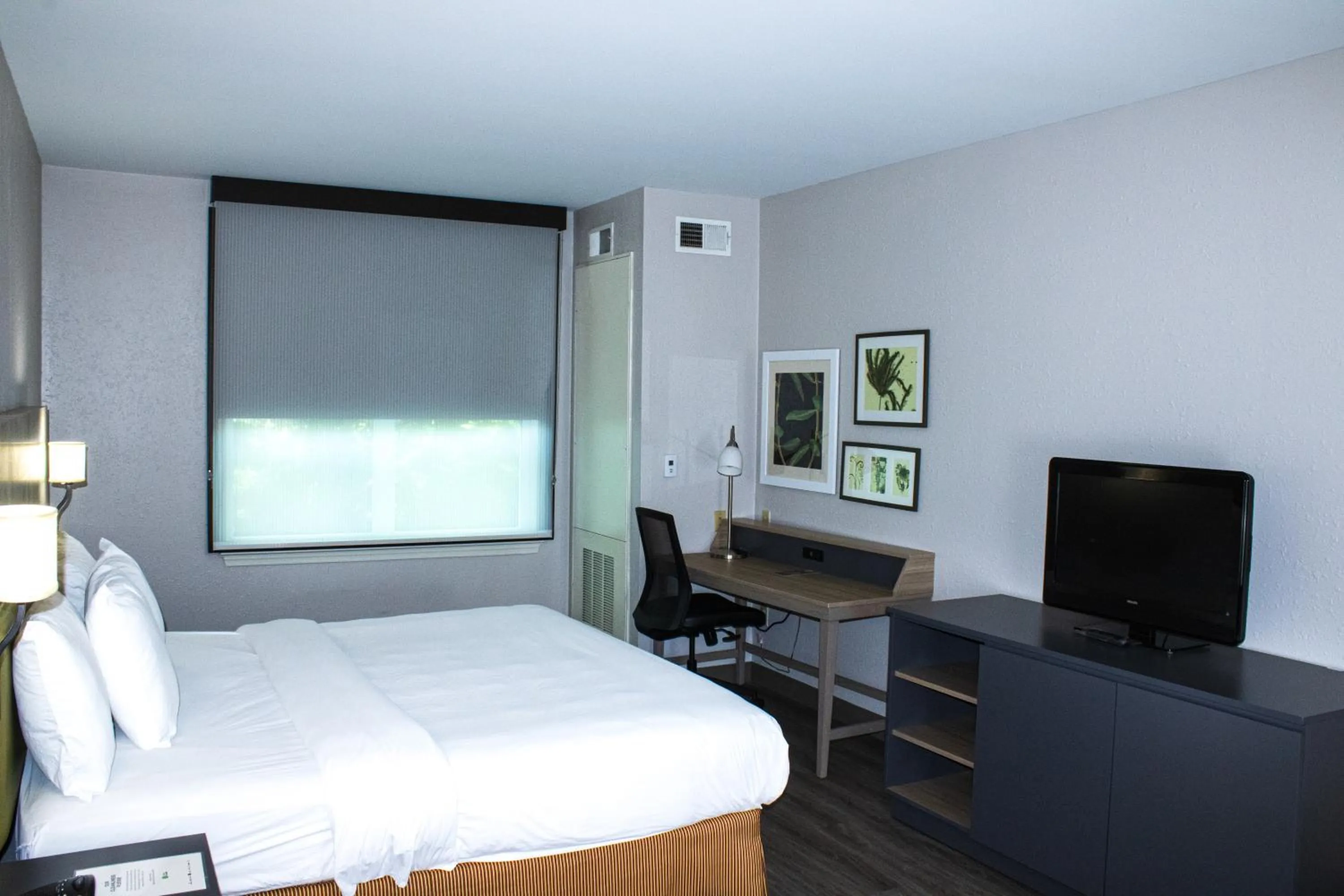 Bed in Country Inn & Suites by Radisson, Carlisle, PA