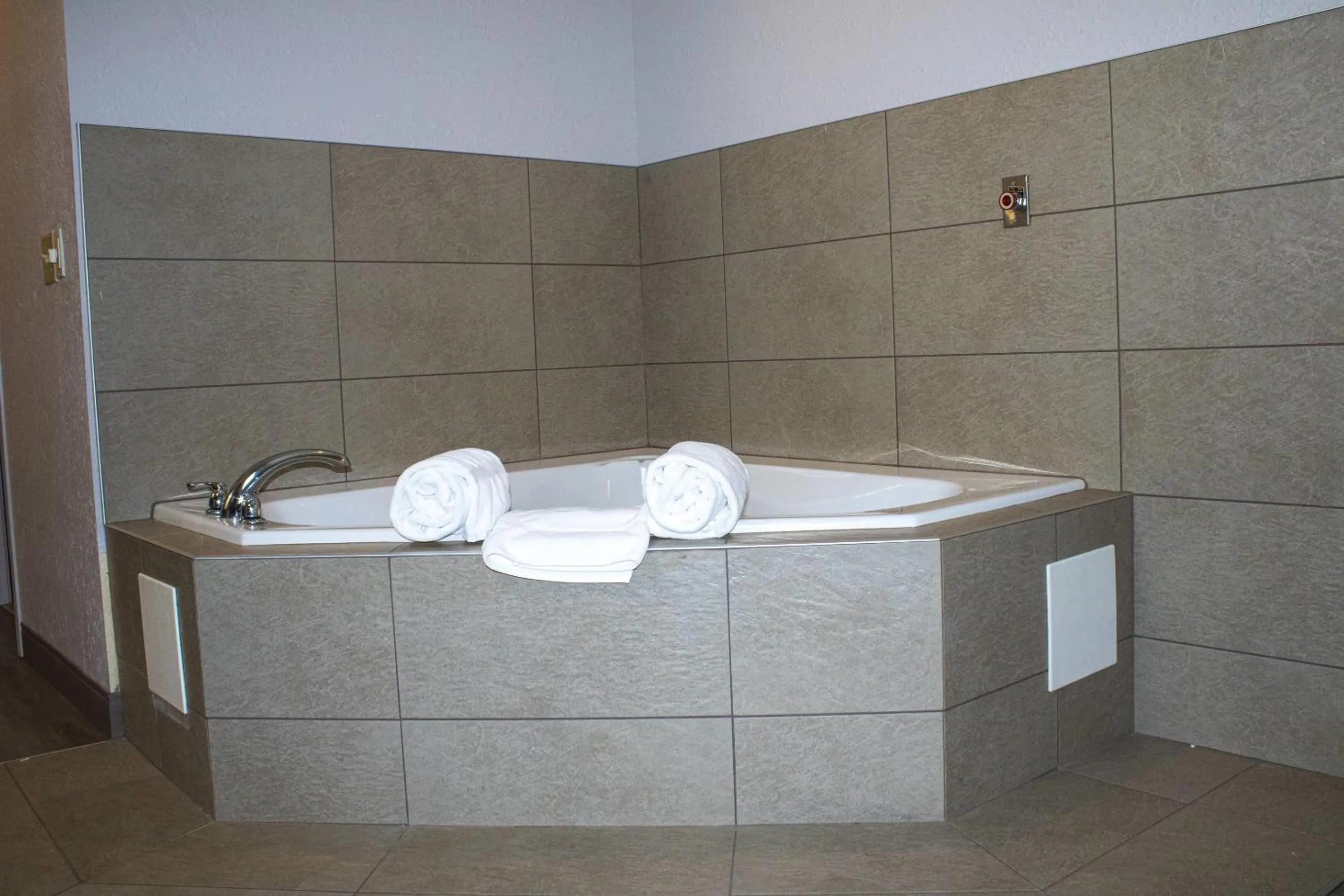 Bedroom in Country Inn & Suites by Radisson, Carlisle, PA