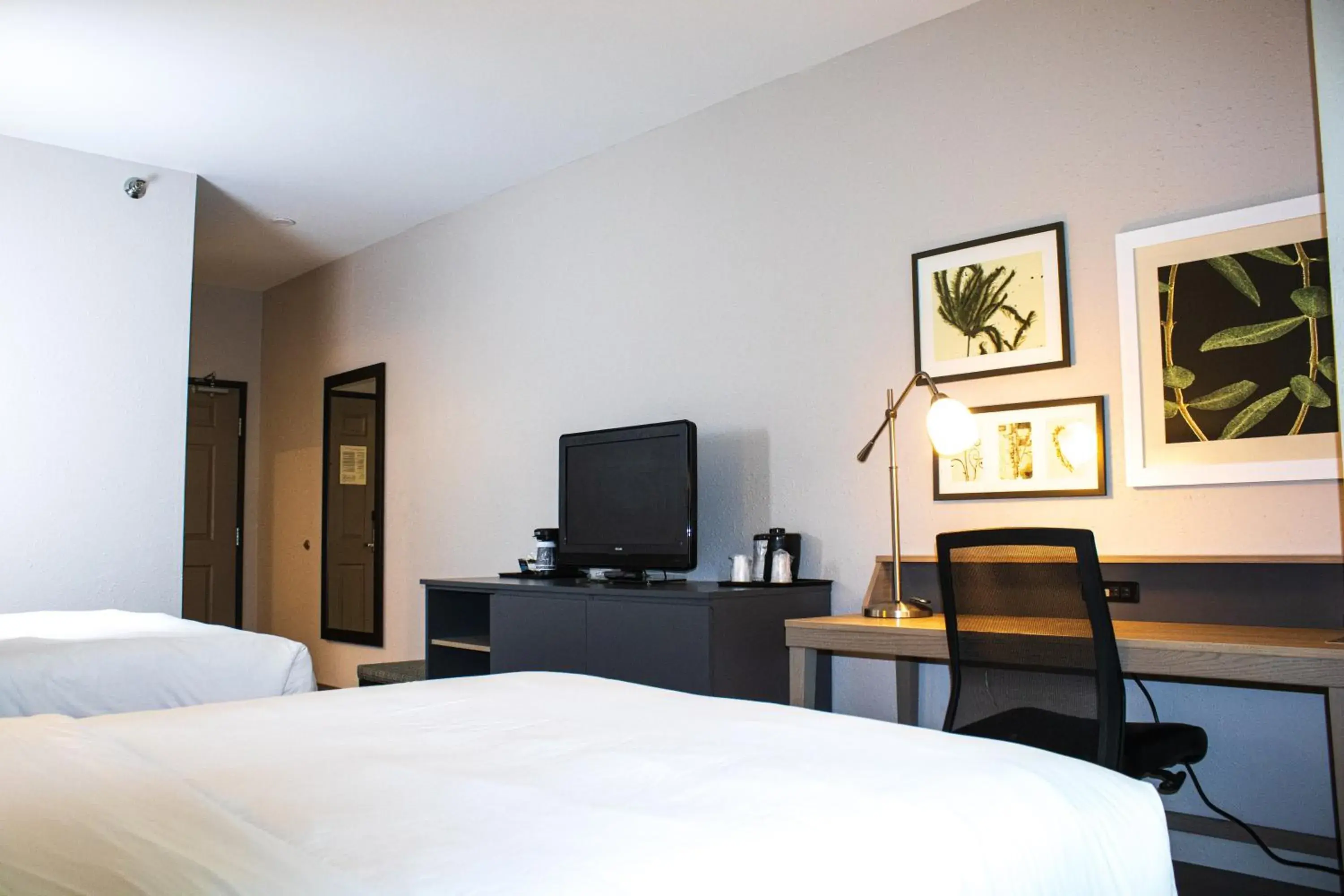 Bed in Country Inn & Suites by Radisson, Carlisle, PA Bed in Country Inn & Suites by Radisson, Carlisle, PA