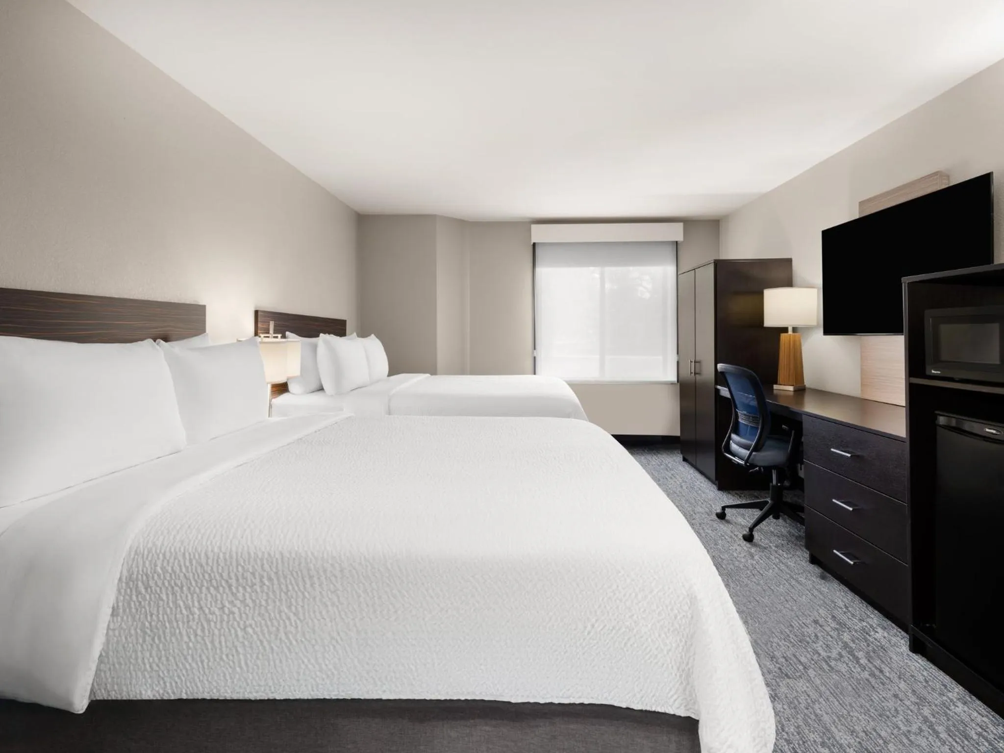 Photo of the whole room, Bed in Garner Hotel Topeka West by IHG