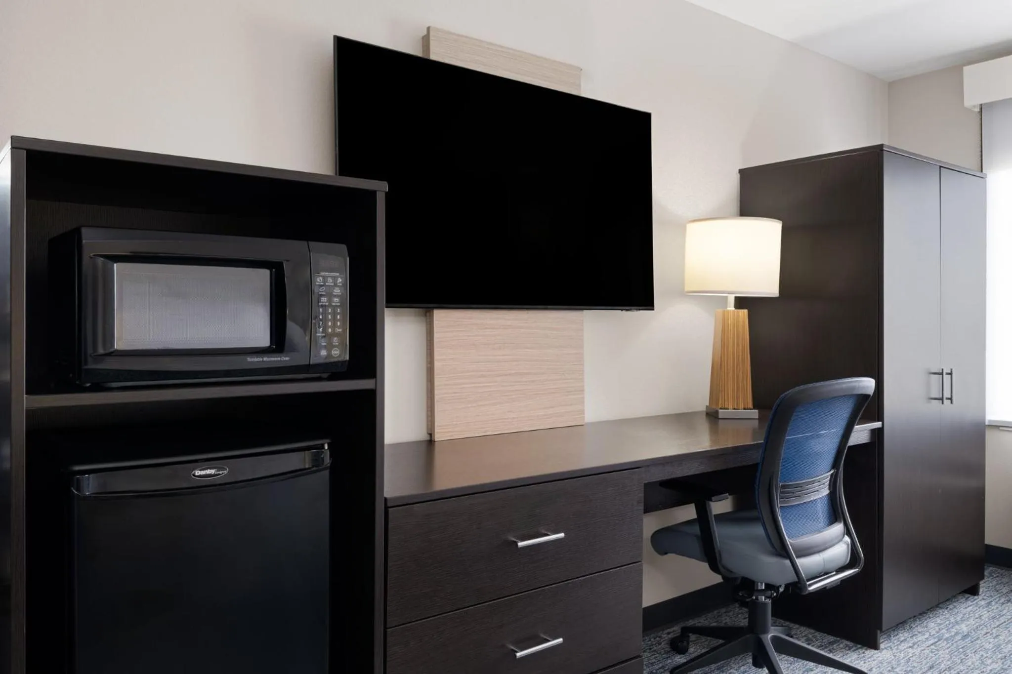 Photo of the whole room in Garner Hotel Topeka West by IHG