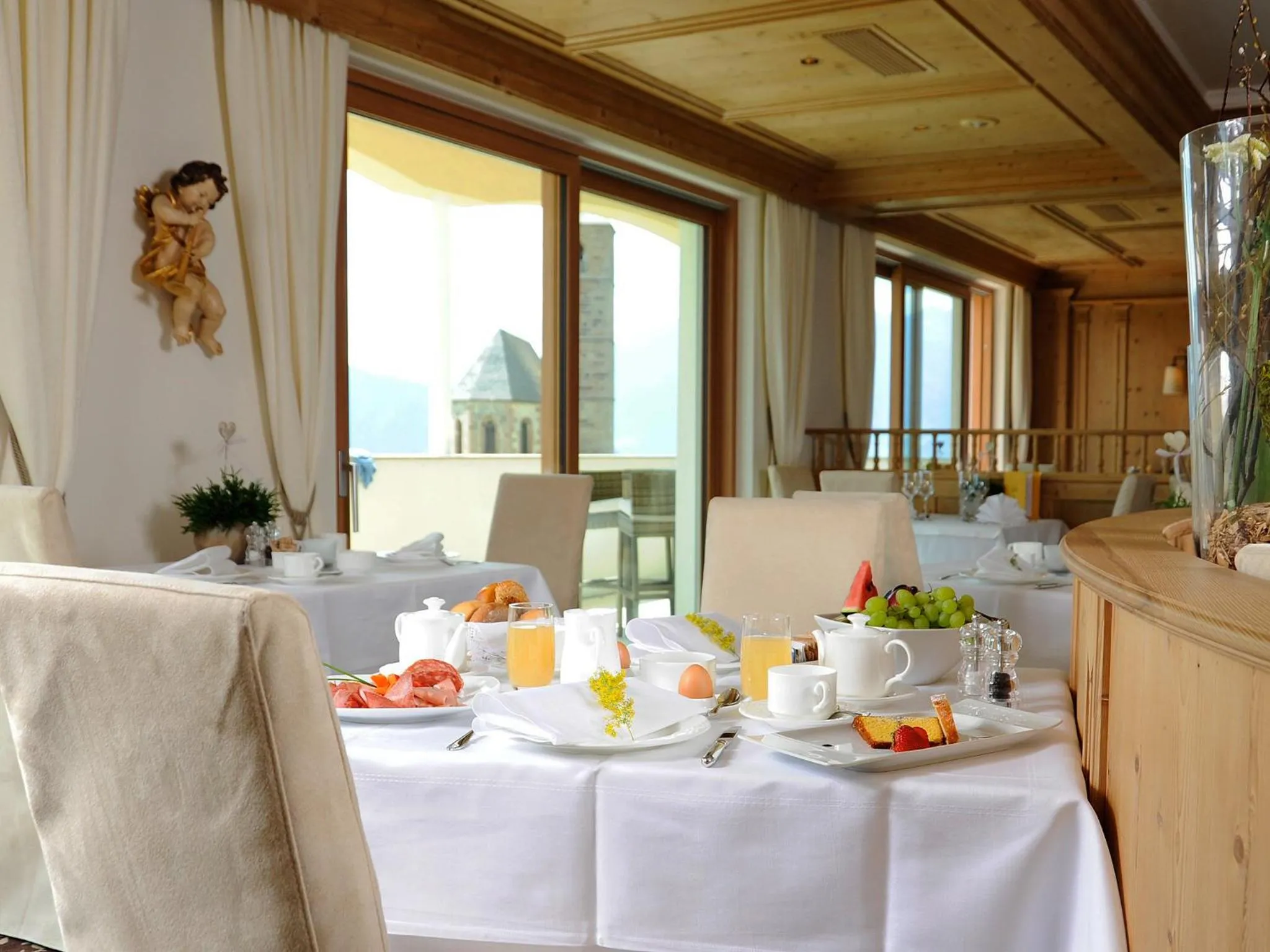 Restaurant/places to eat in Hotel Sulfner