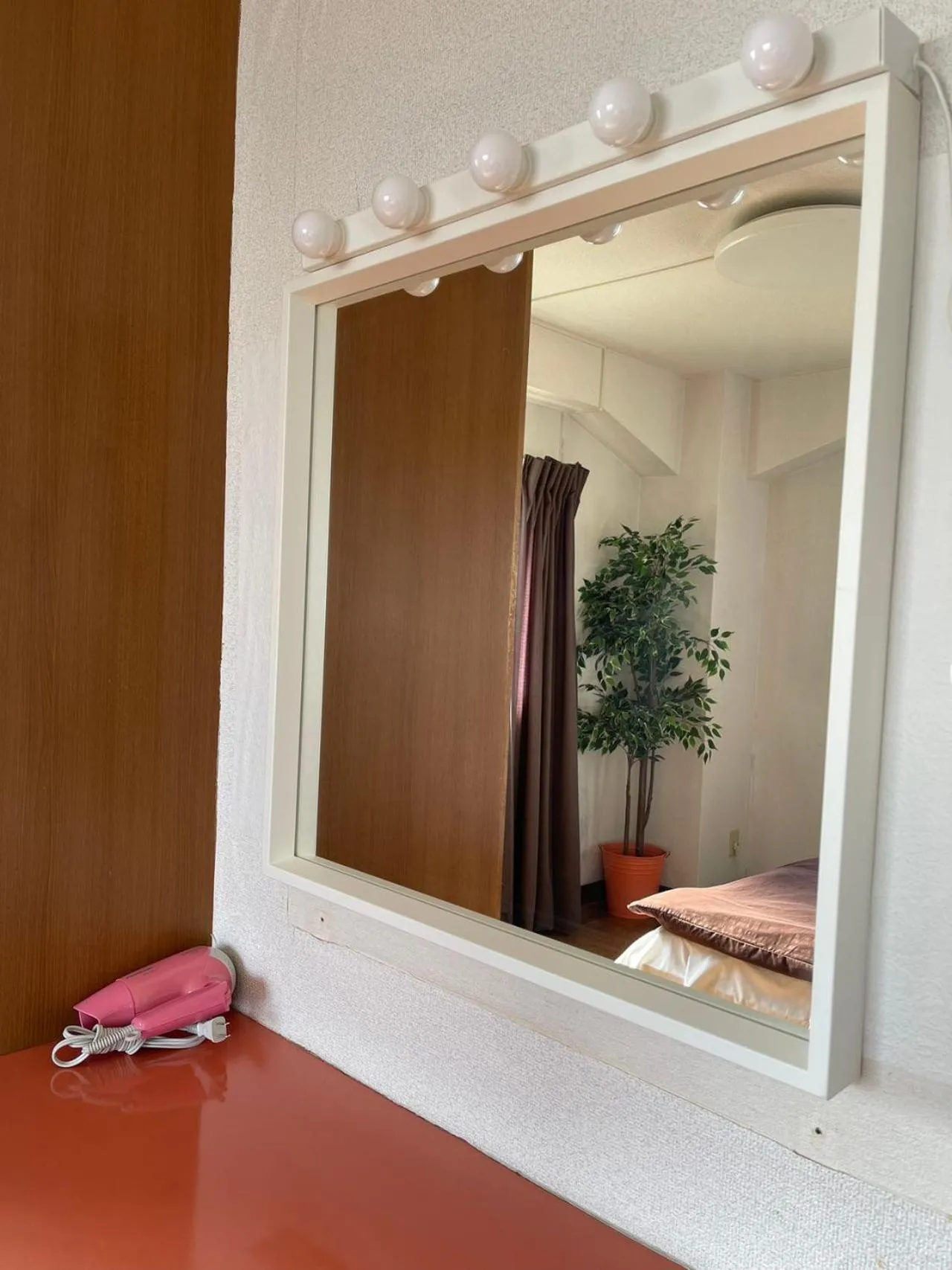 Decorative detail, Bed in Sea View Court Kobe