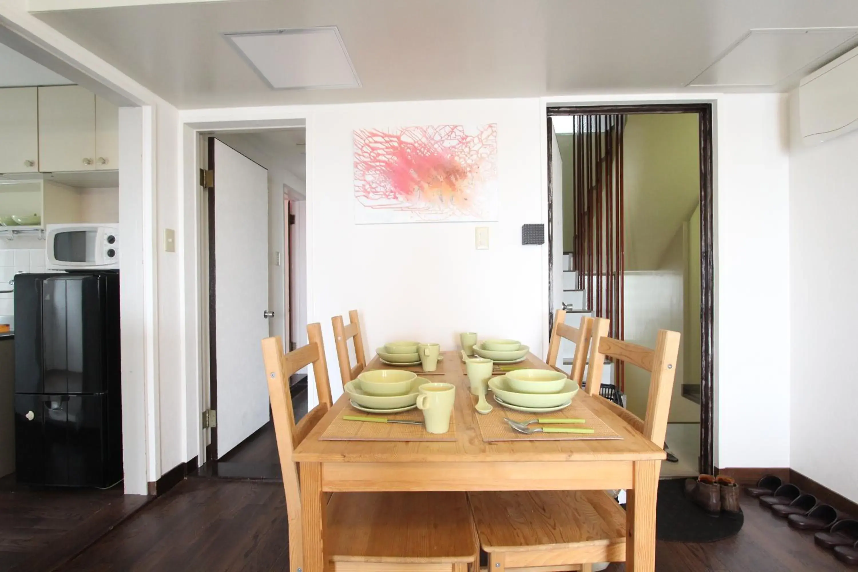 Dining area in Sea View Court Kobe Dining area in Sea View Court Kobe