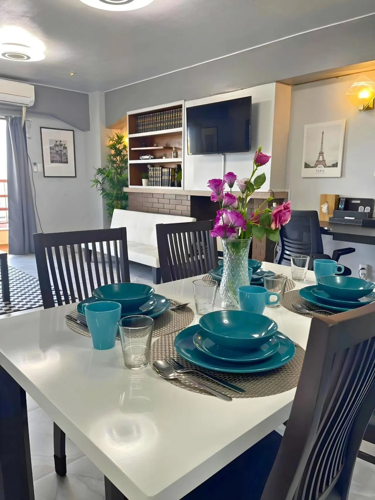 Dining area in Sea View Court Kobe