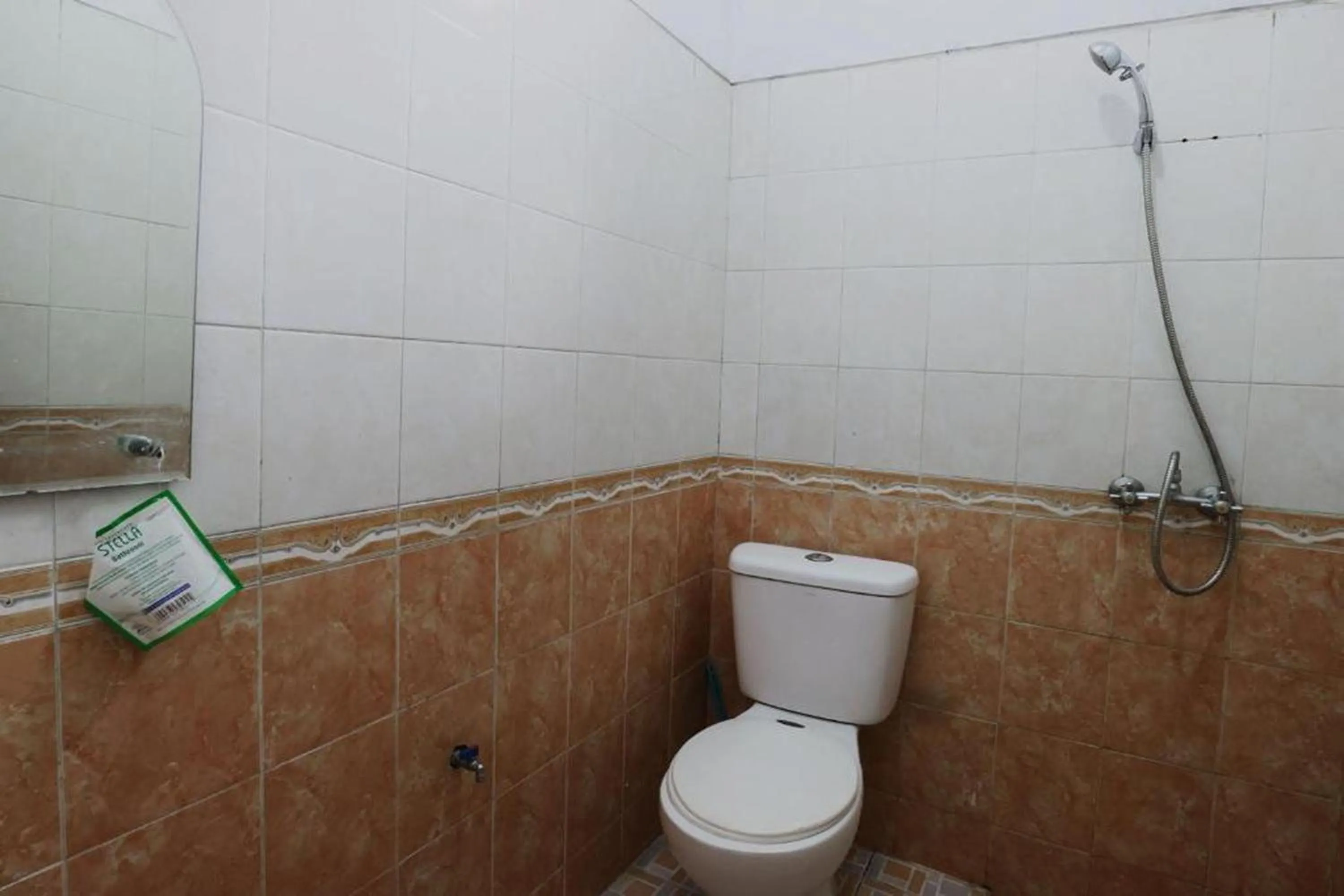 Shower in Hotel Arjuna