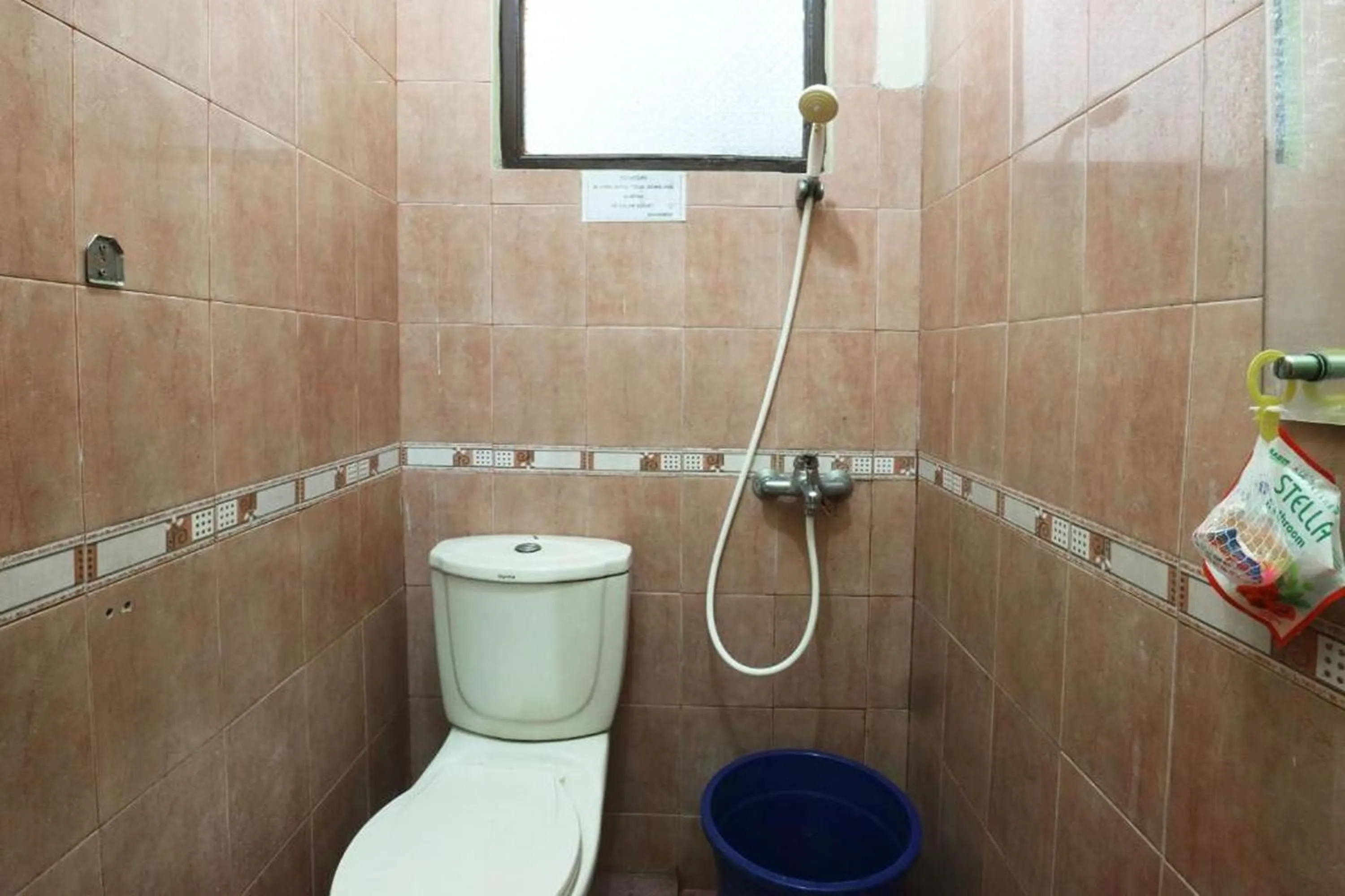 Shower in Hotel Arjuna