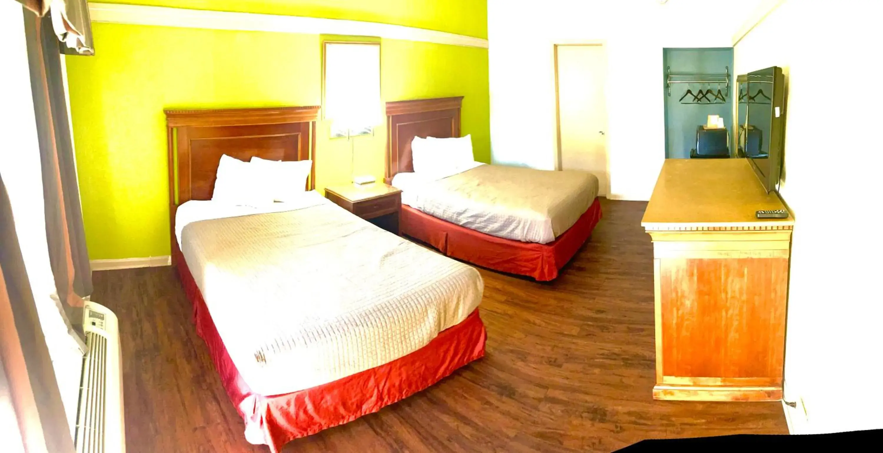 Bedroom, Bed in Hotel M Morgantown - WVU Area