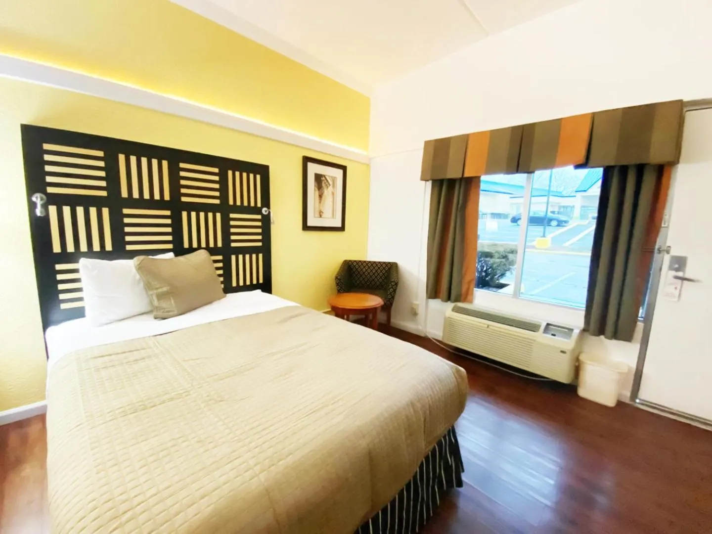 Bed in Hotel M Morgantown - WVU Area