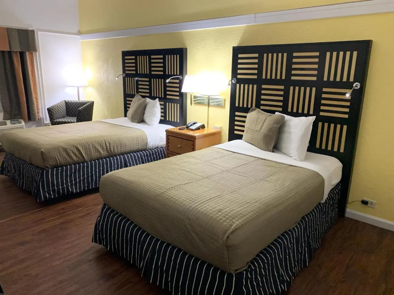 Bedroom, Bed in Hotel M Morgantown - WVU Area Bedroom, Bed in Hotel M Morgantown - WVU Area