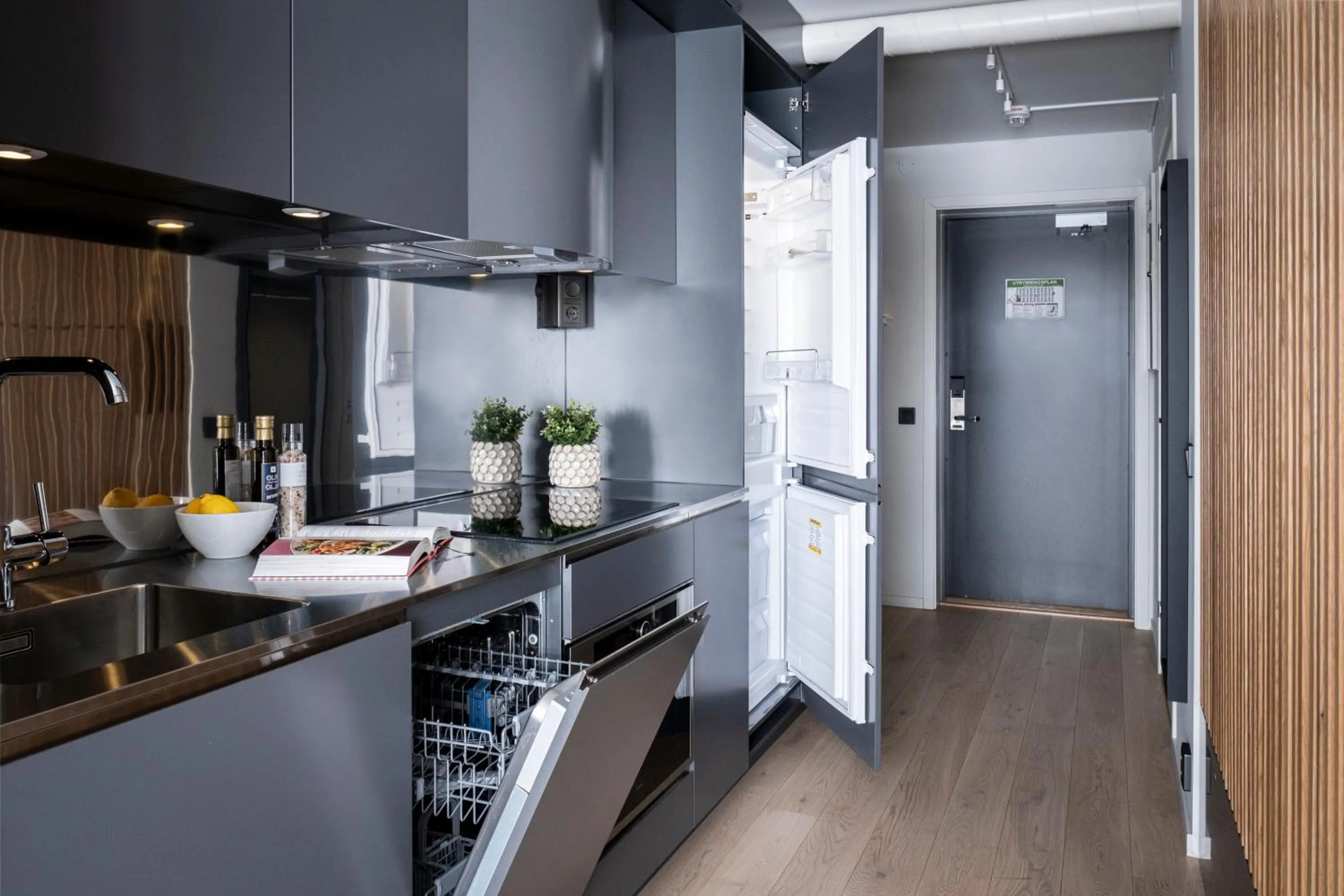 Kitchen or kitchenette in HOOM Home & Hotel Järfälla