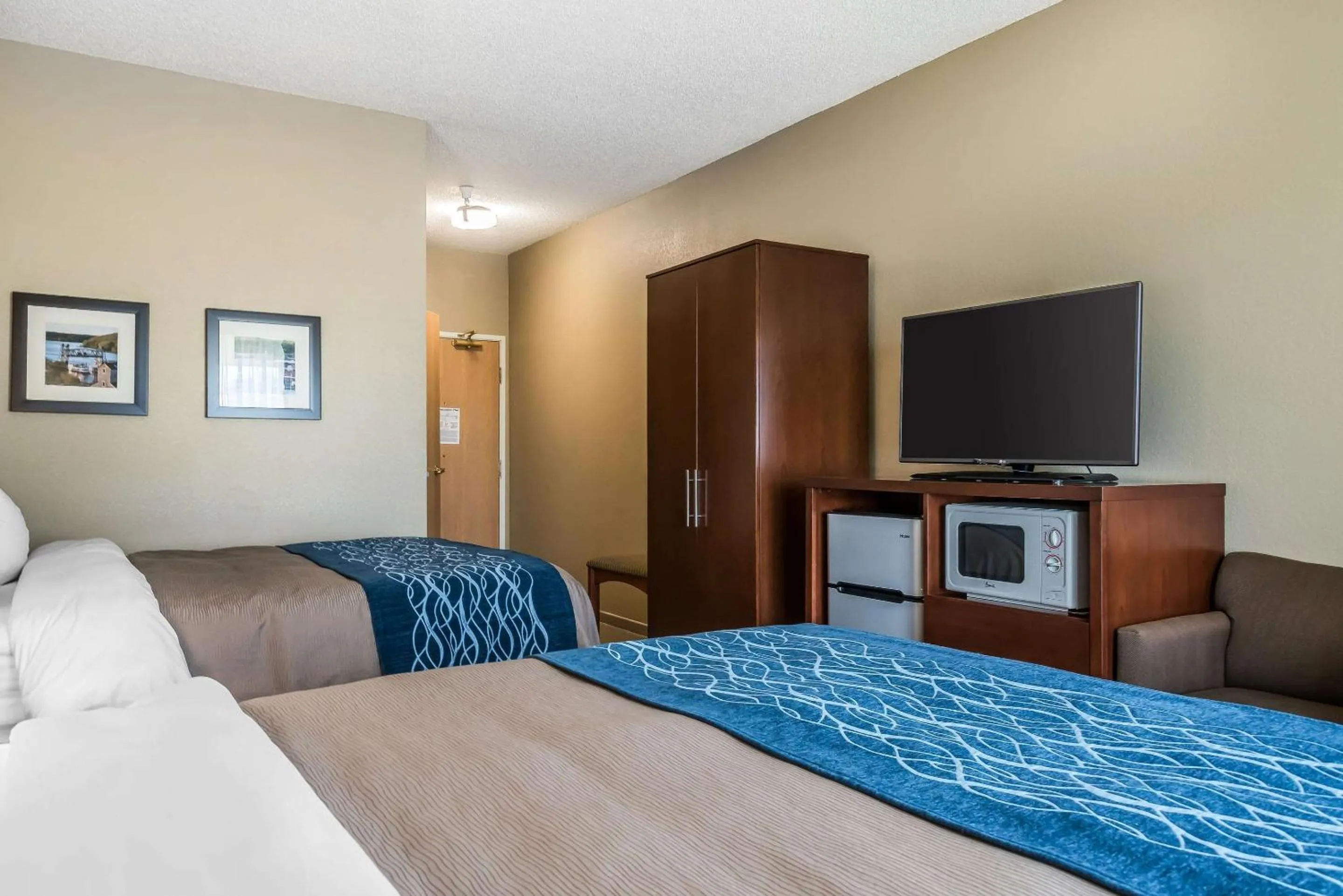 Bedroom, Bed in Country Inn & Suites by Radisson, Stillwater, MN