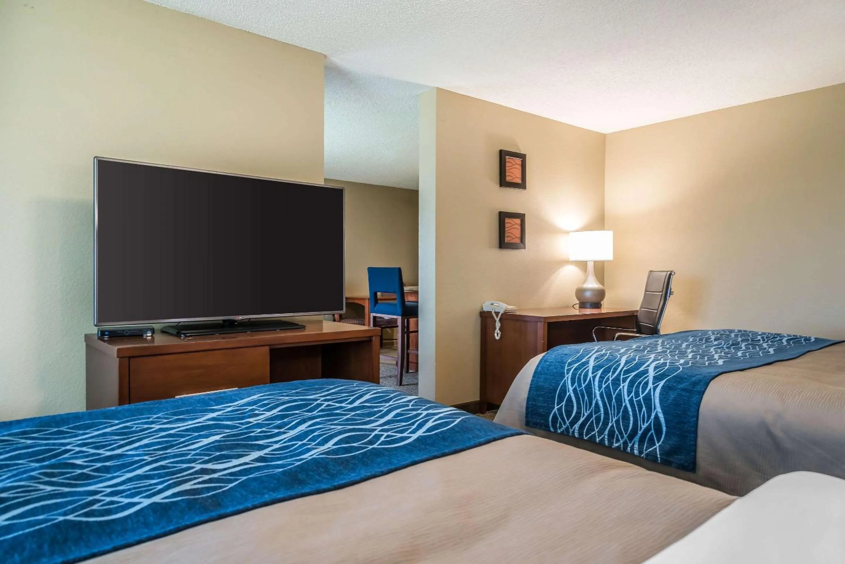 Photo of the whole room, Bed in Country Inn & Suites by Radisson, Stillwater, MN