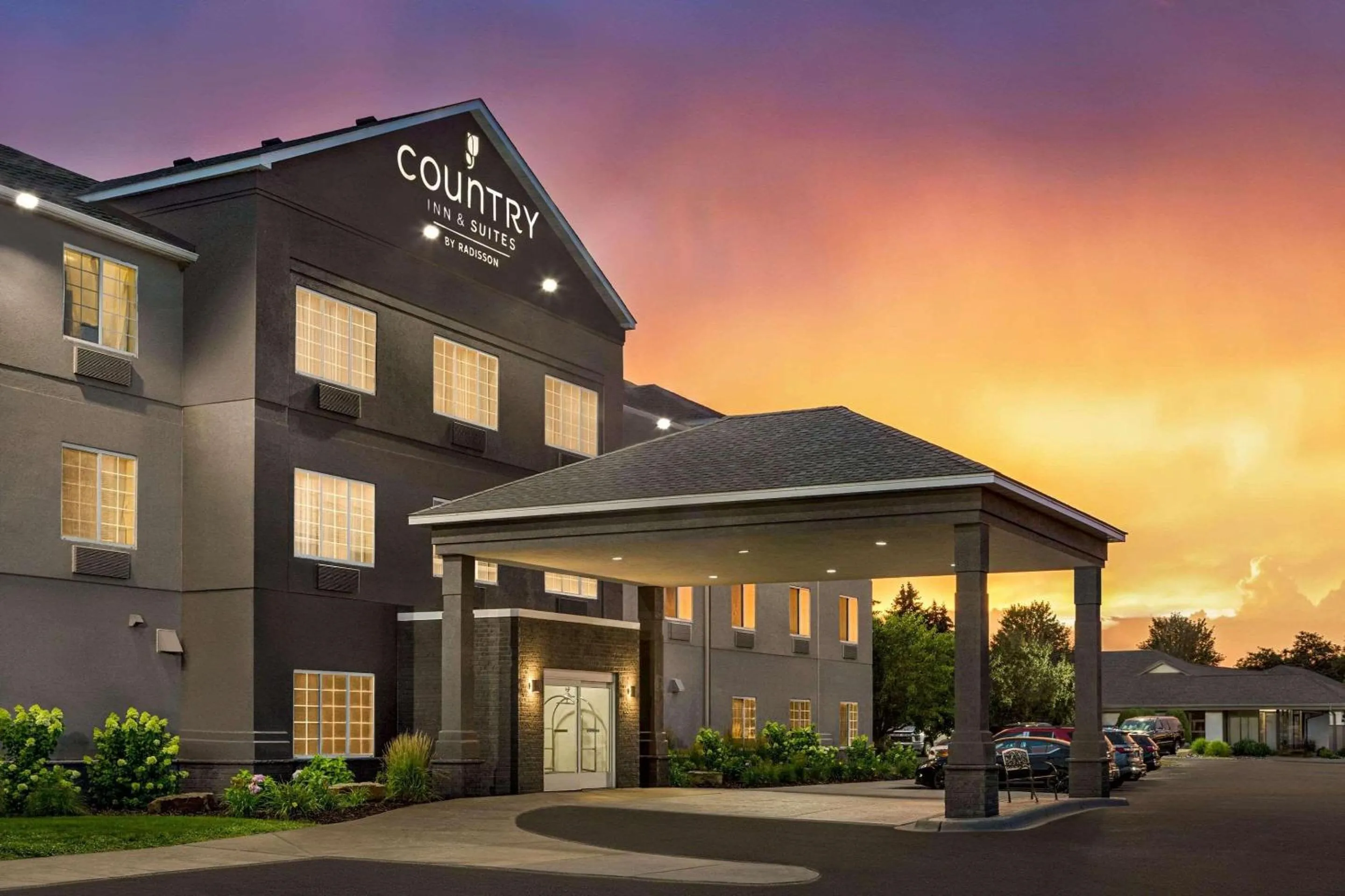 Property building in Country Inn &amp; Suites by Radisson, Stillwater, MN