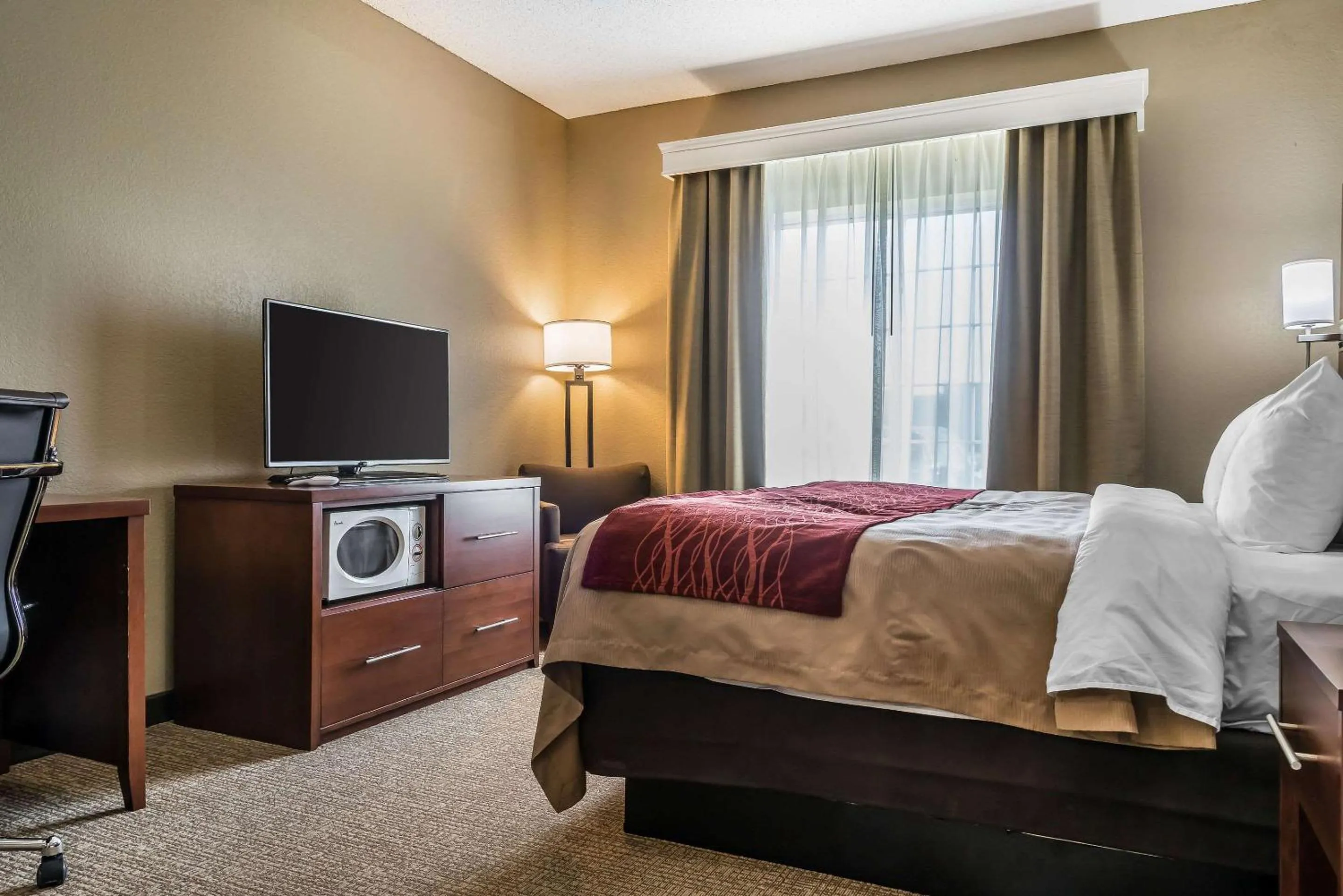 Bedroom, Bed in Country Inn & Suites by Radisson, Stillwater, MN