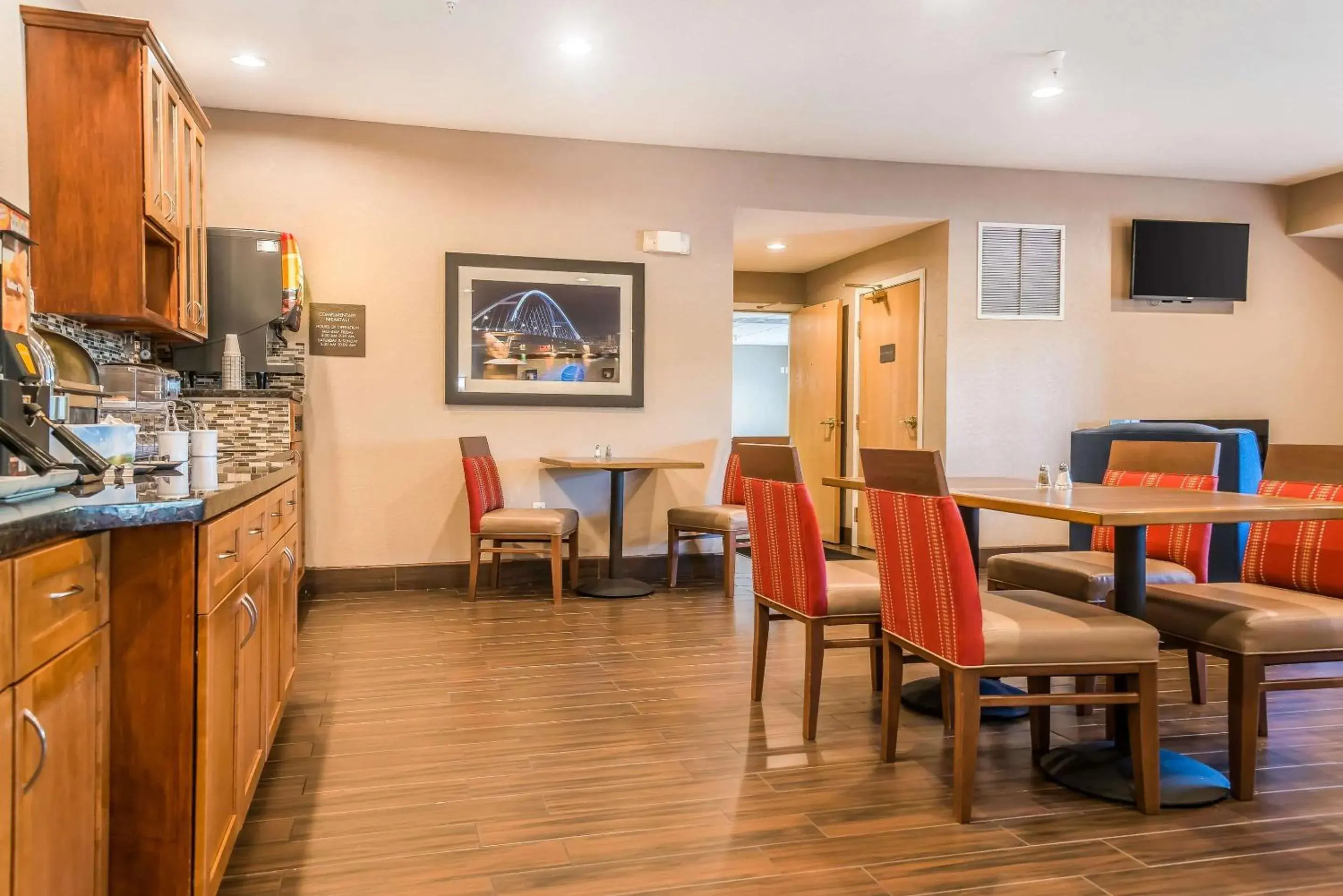 Breakfast in Country Inn & Suites by Radisson, Stillwater, MN Breakfast in Country Inn & Suites by Radisson, Stillwater, MN