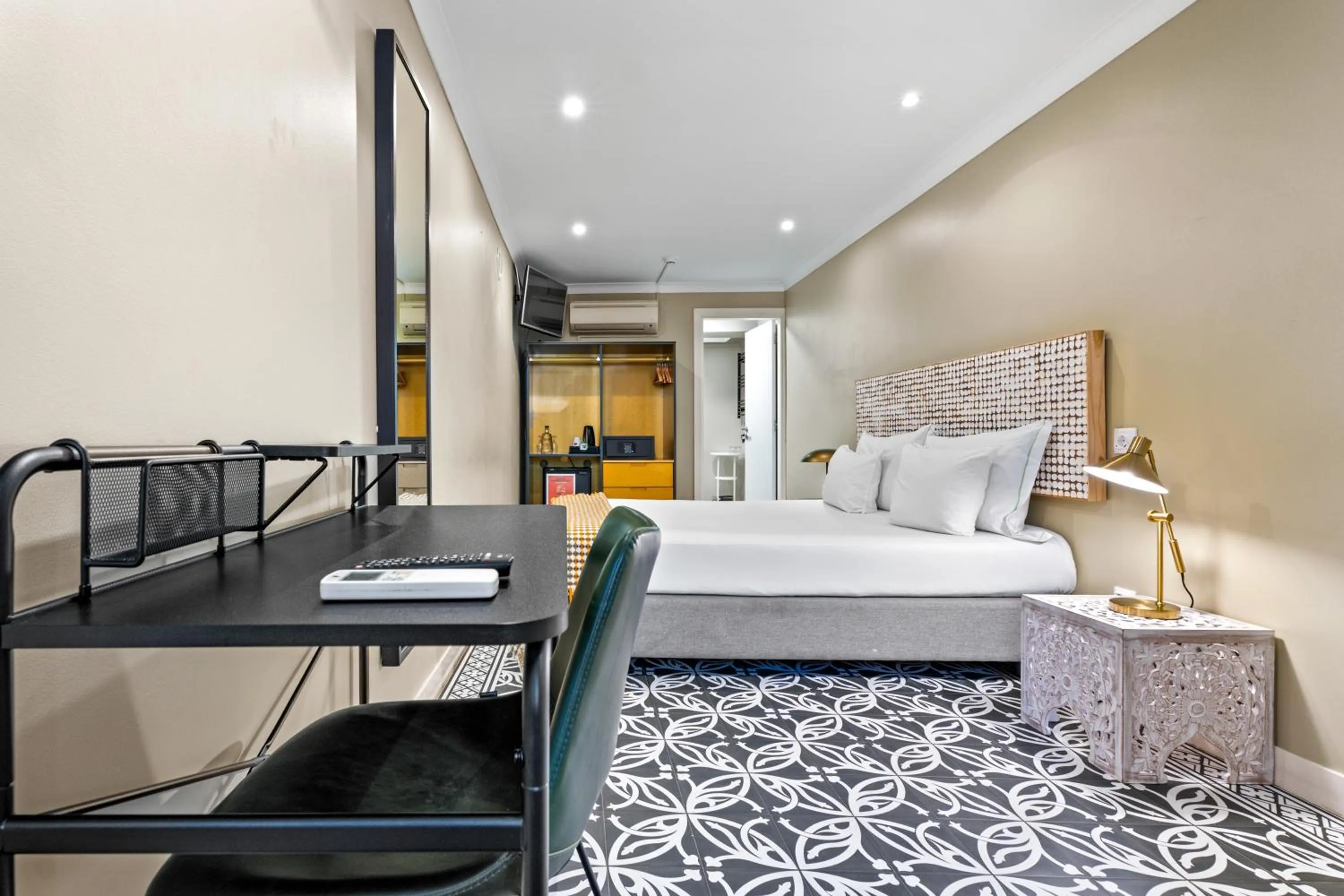 Photo of the whole room, Bed in Casa do Patio by Shiadu