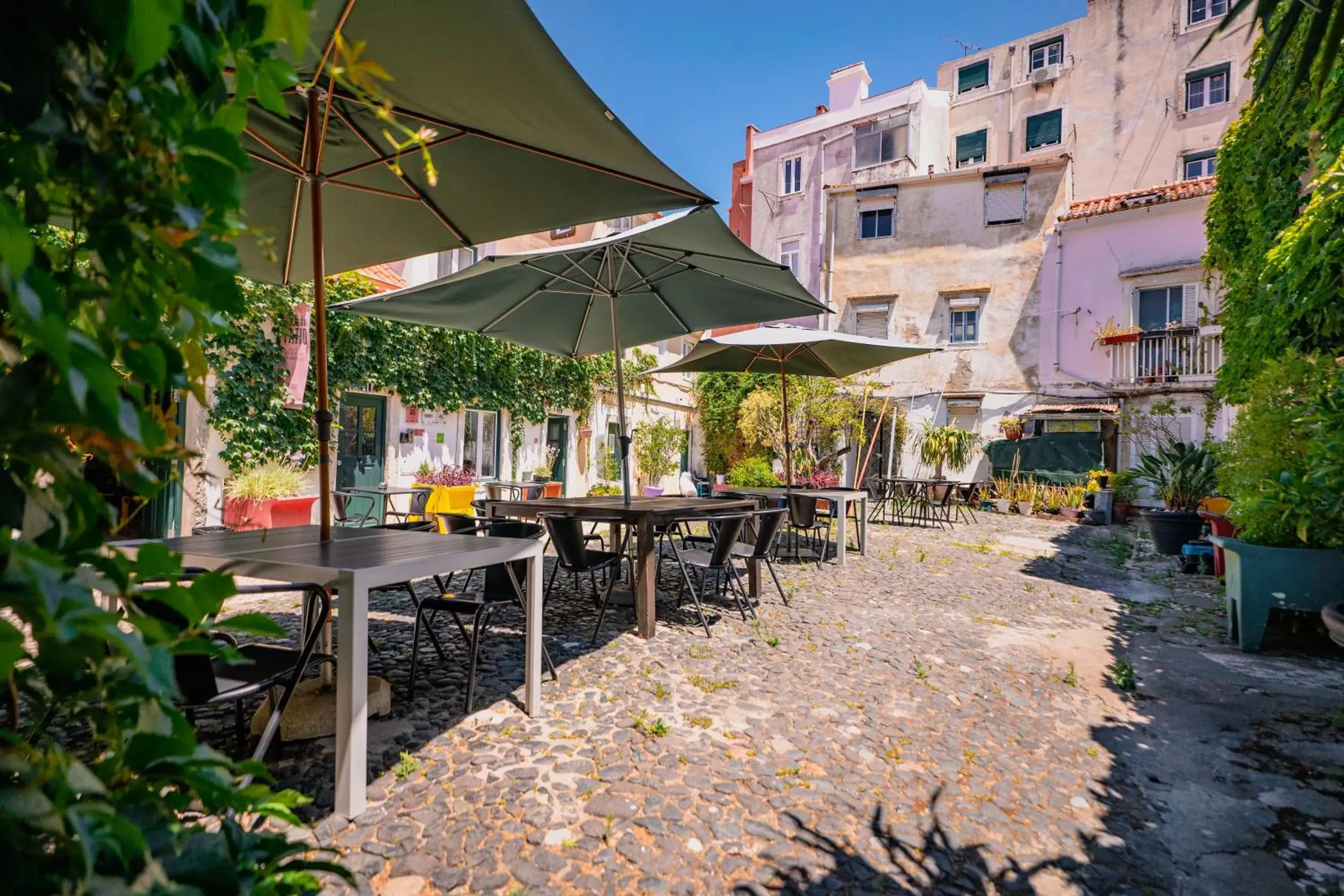 Property building in Casa do Patio by Shiadu Property building in Casa do Patio by Shiadu