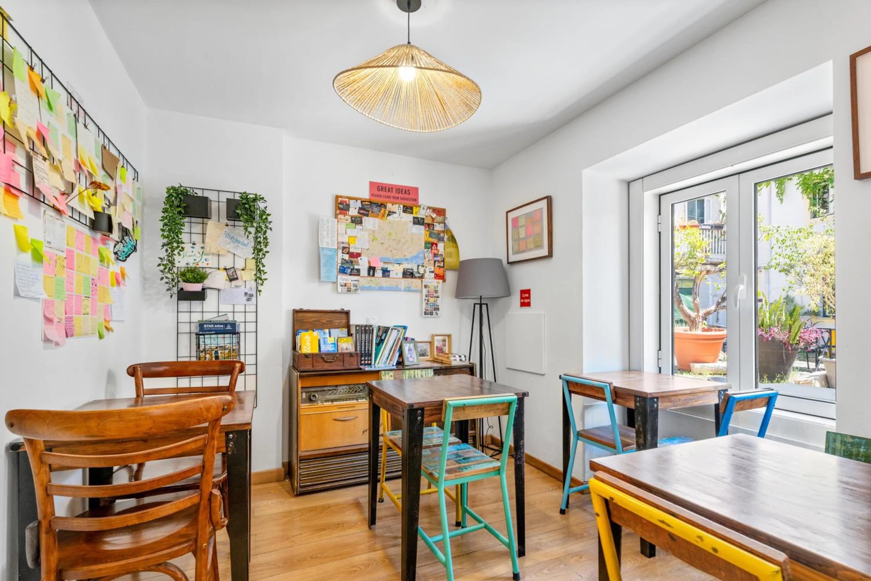 Living room in Casa do Patio by Shiadu