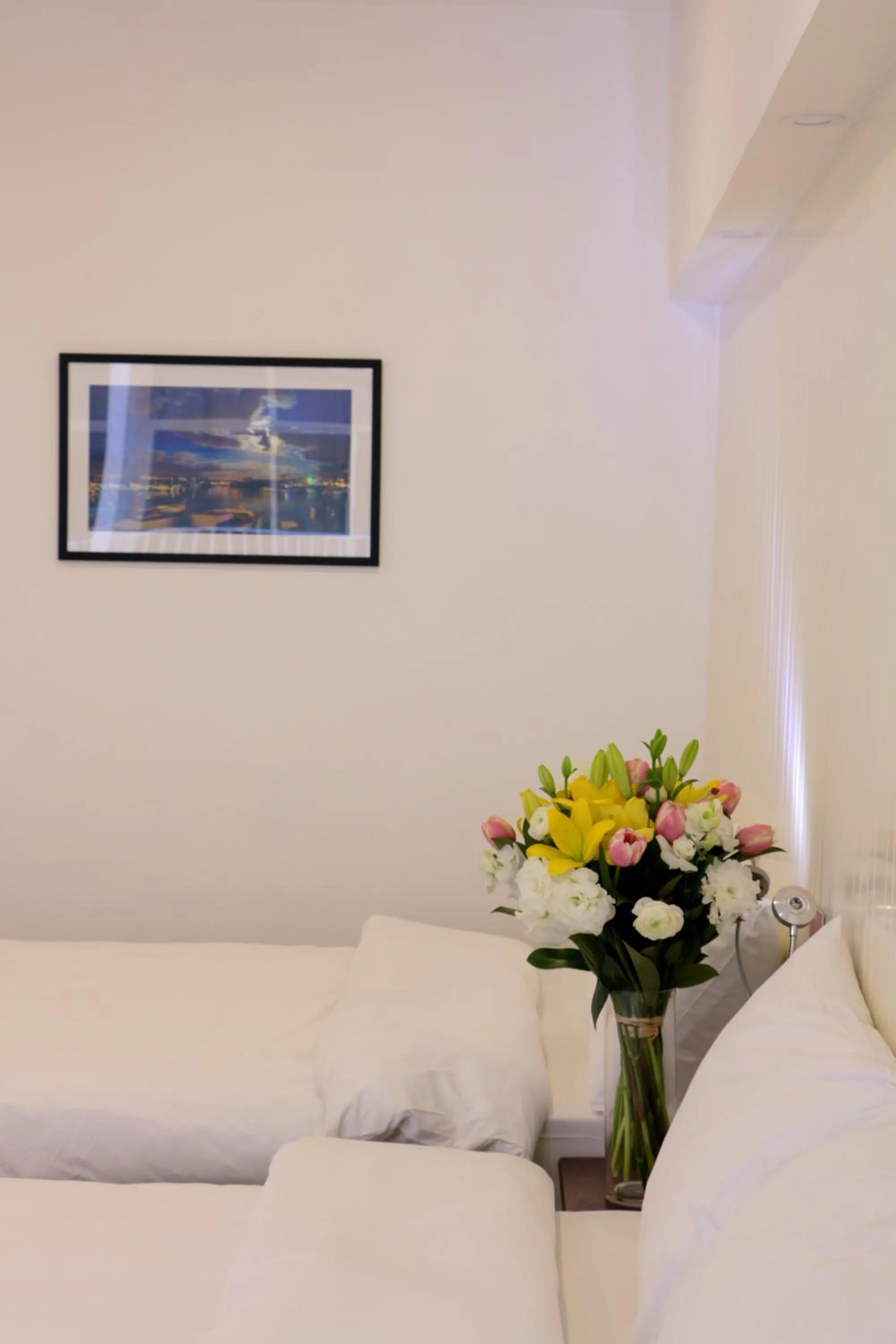 Photo of the whole room, Bed in Hamra Urban Gardens