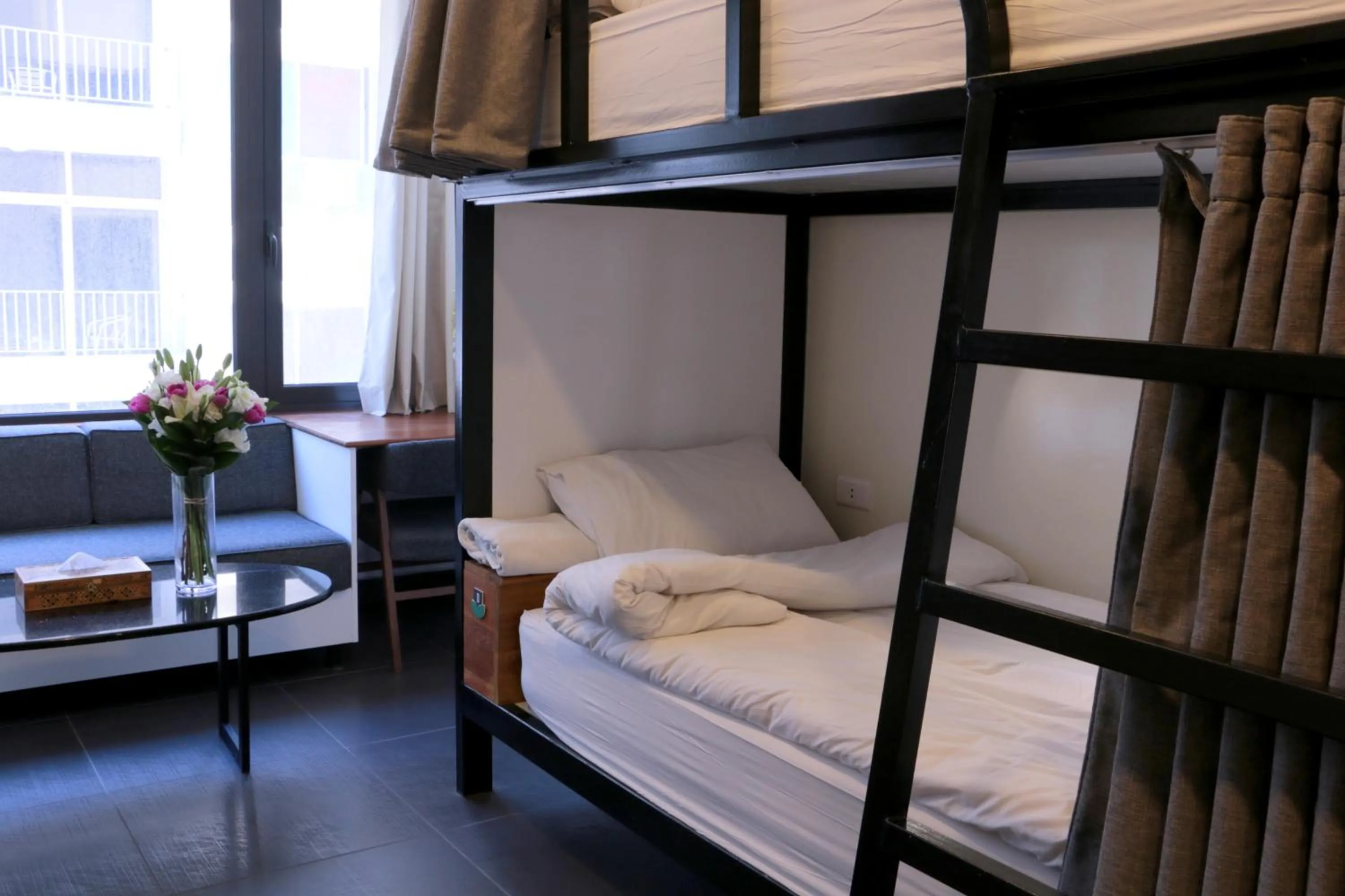 Photo of the whole room, Bed in Hamra Urban Gardens