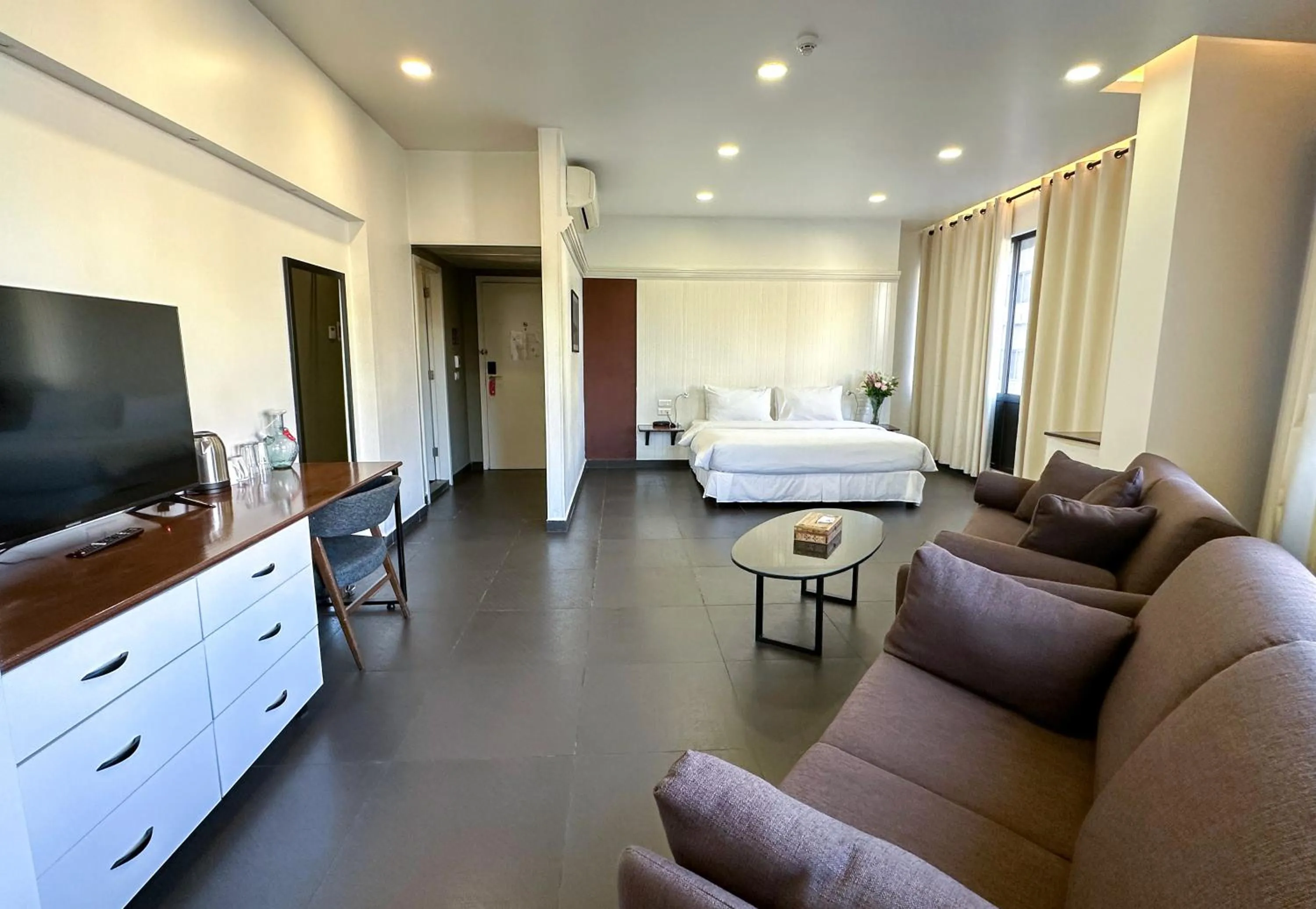 Bedroom, Bed in Hamra Urban Gardens