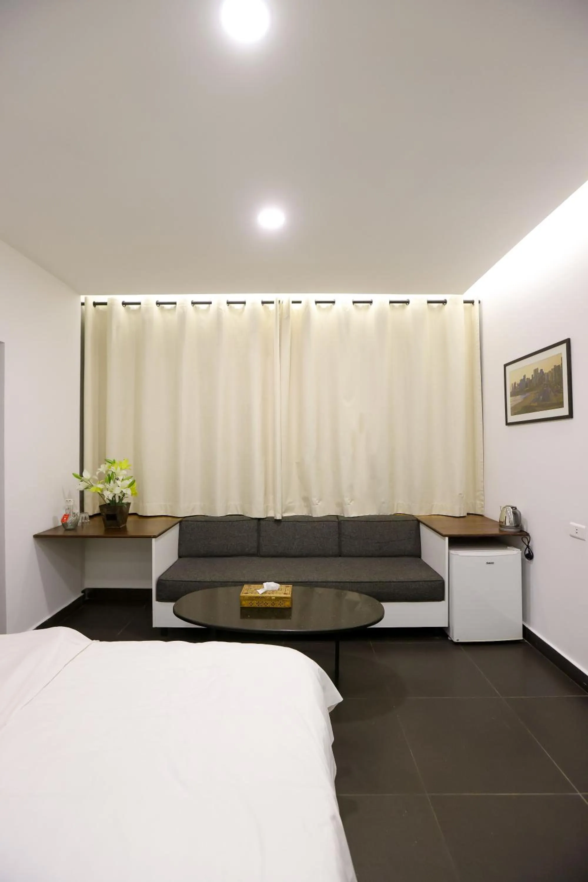 Photo of the whole room, Bed in Hamra Urban Gardens