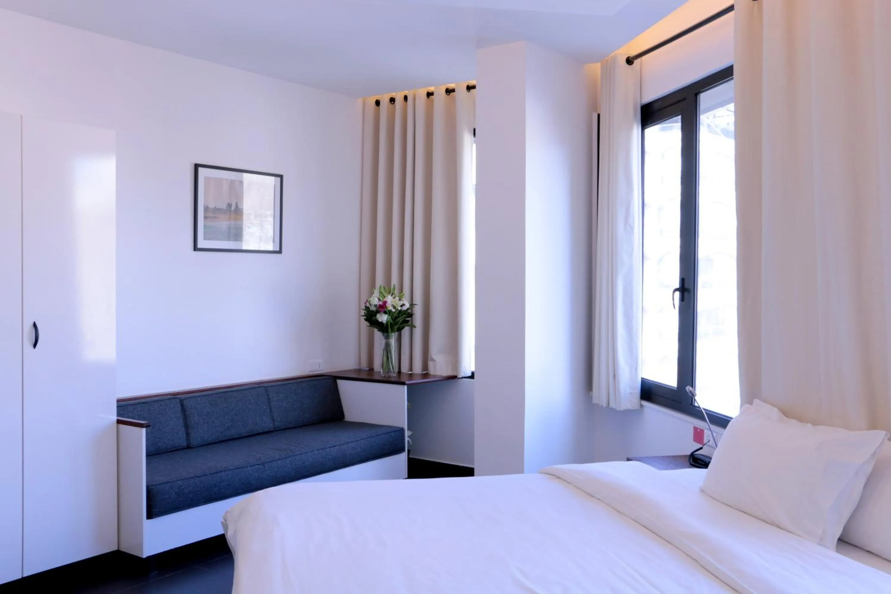 Photo of the whole room, Bed in Hamra Urban Gardens