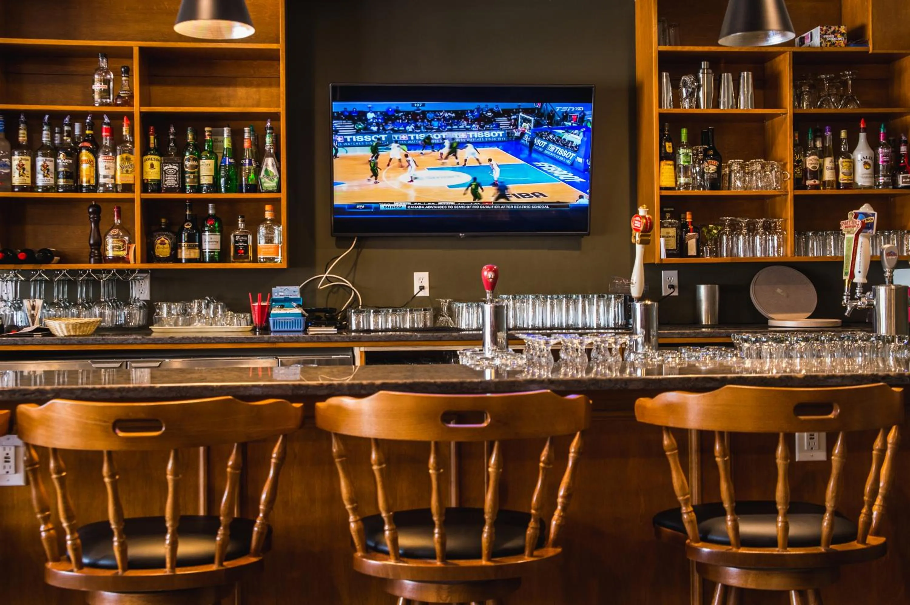 Lounge or bar in Maritime Inn Port Hawkesbury