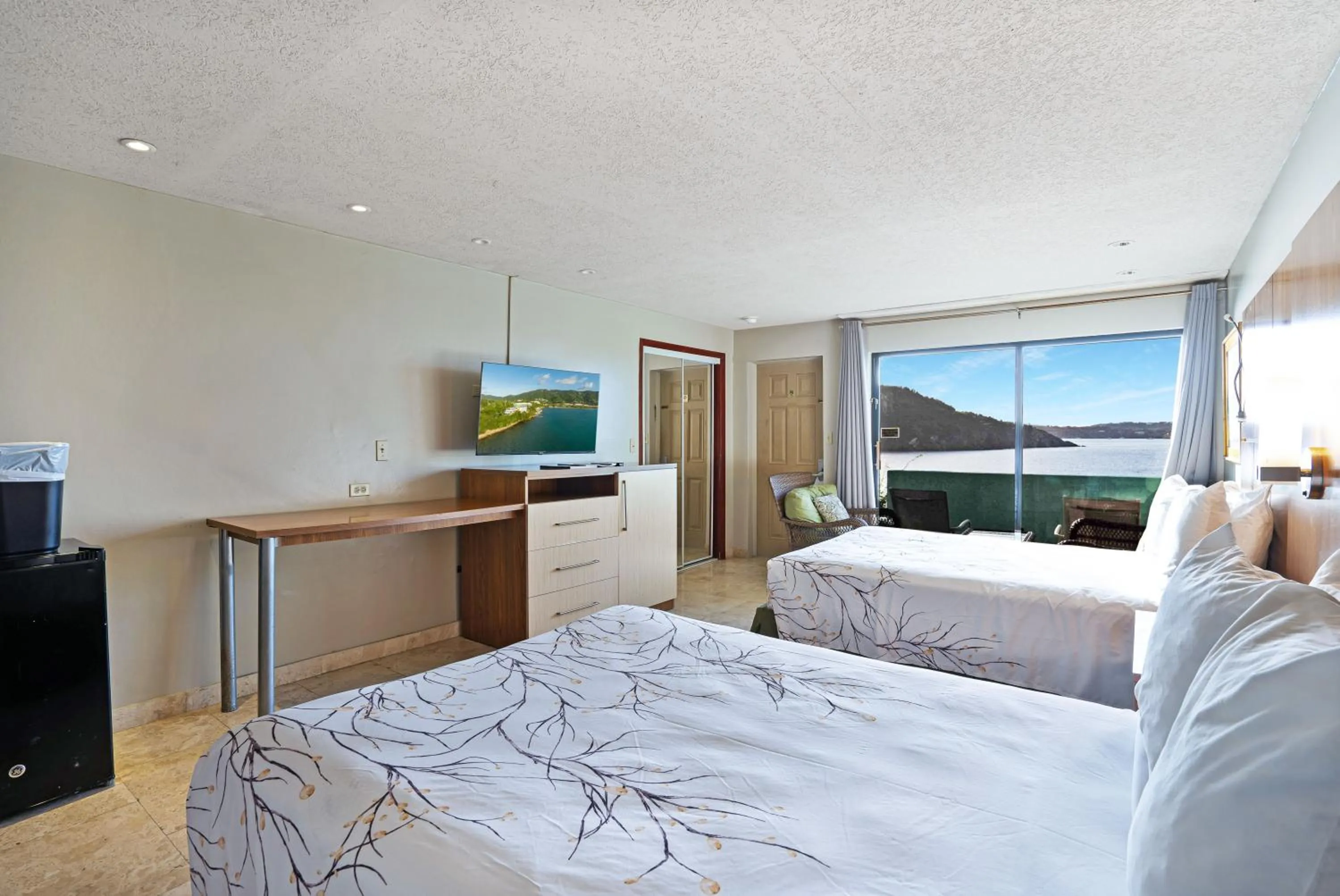 Bedroom, Bed in Lindbergh Bay Hotel