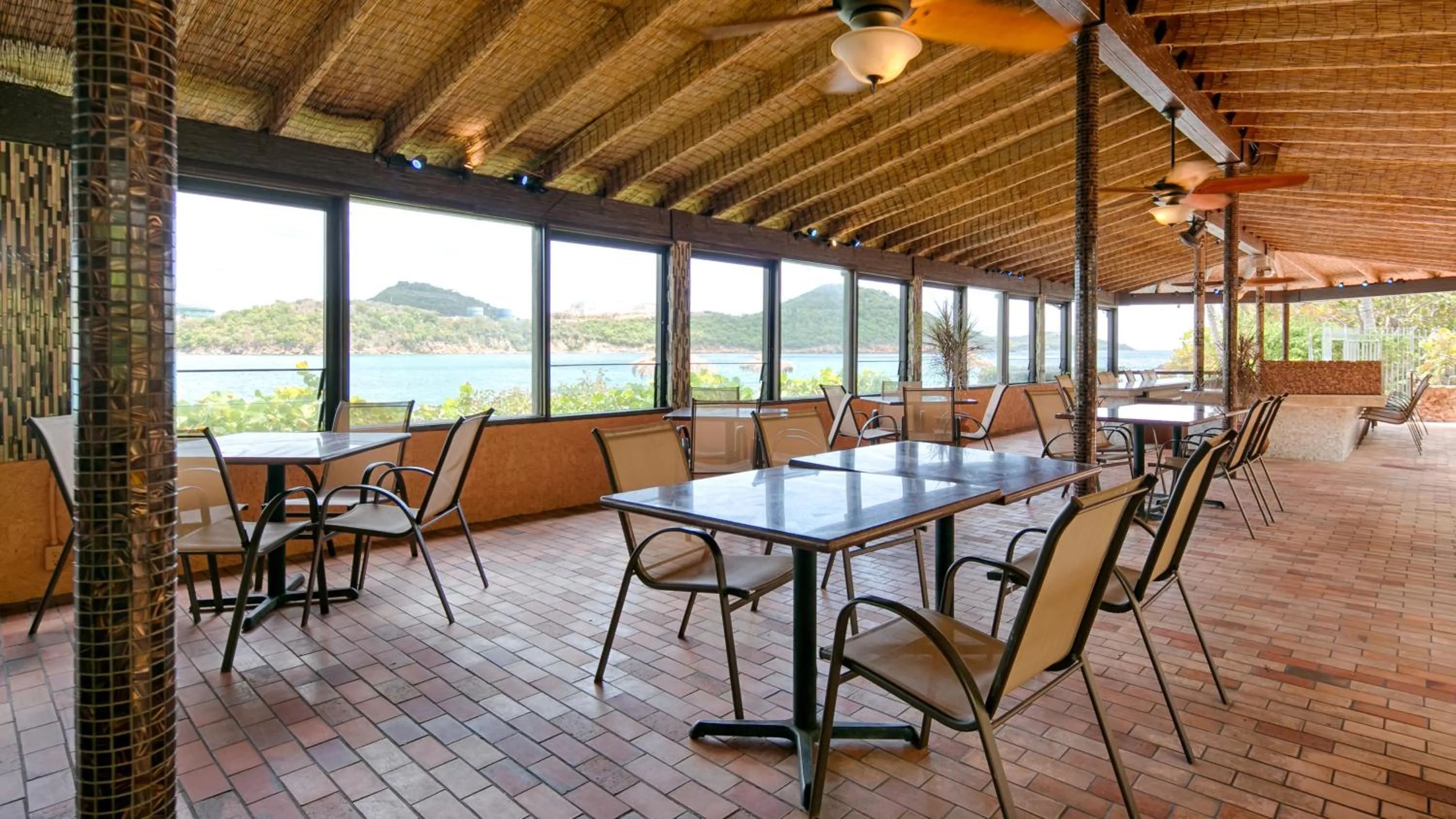 Dining area in Lindbergh Bay Hotel