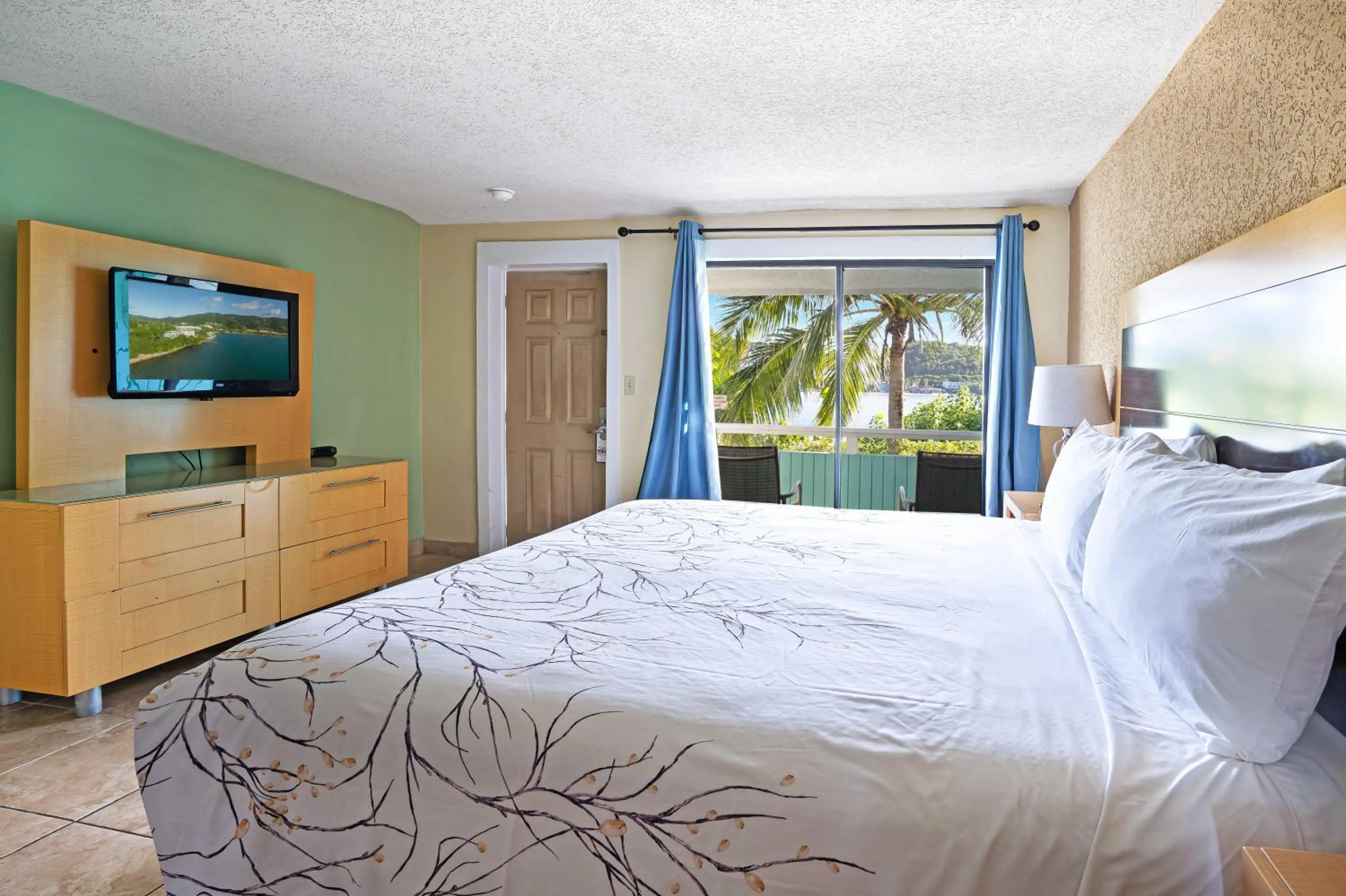 Bedroom, Bed in Lindbergh Bay Hotel