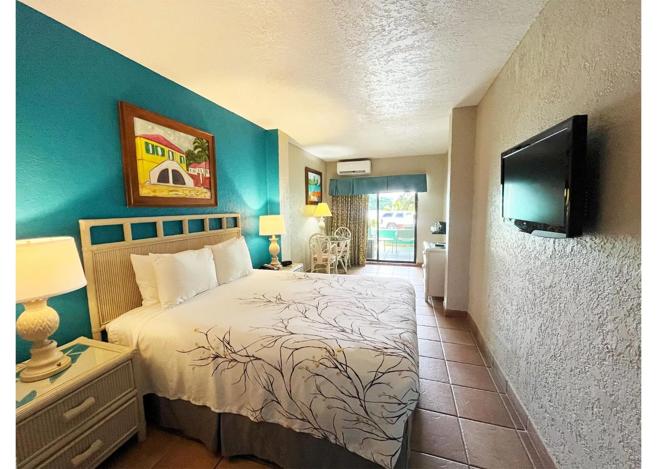 Bed in Lindbergh Bay Hotel