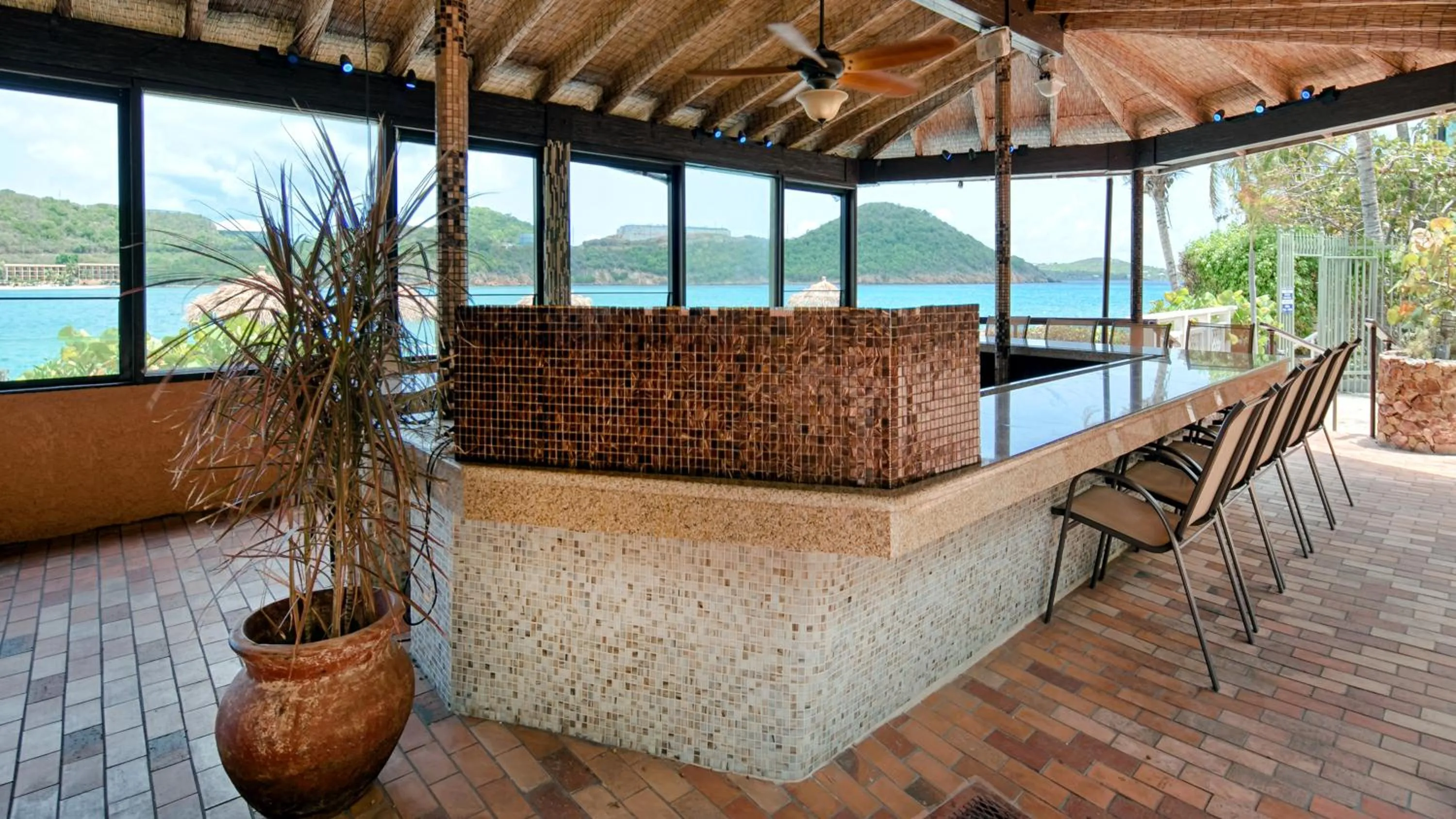 Lounge or bar in Lindbergh Bay Hotel