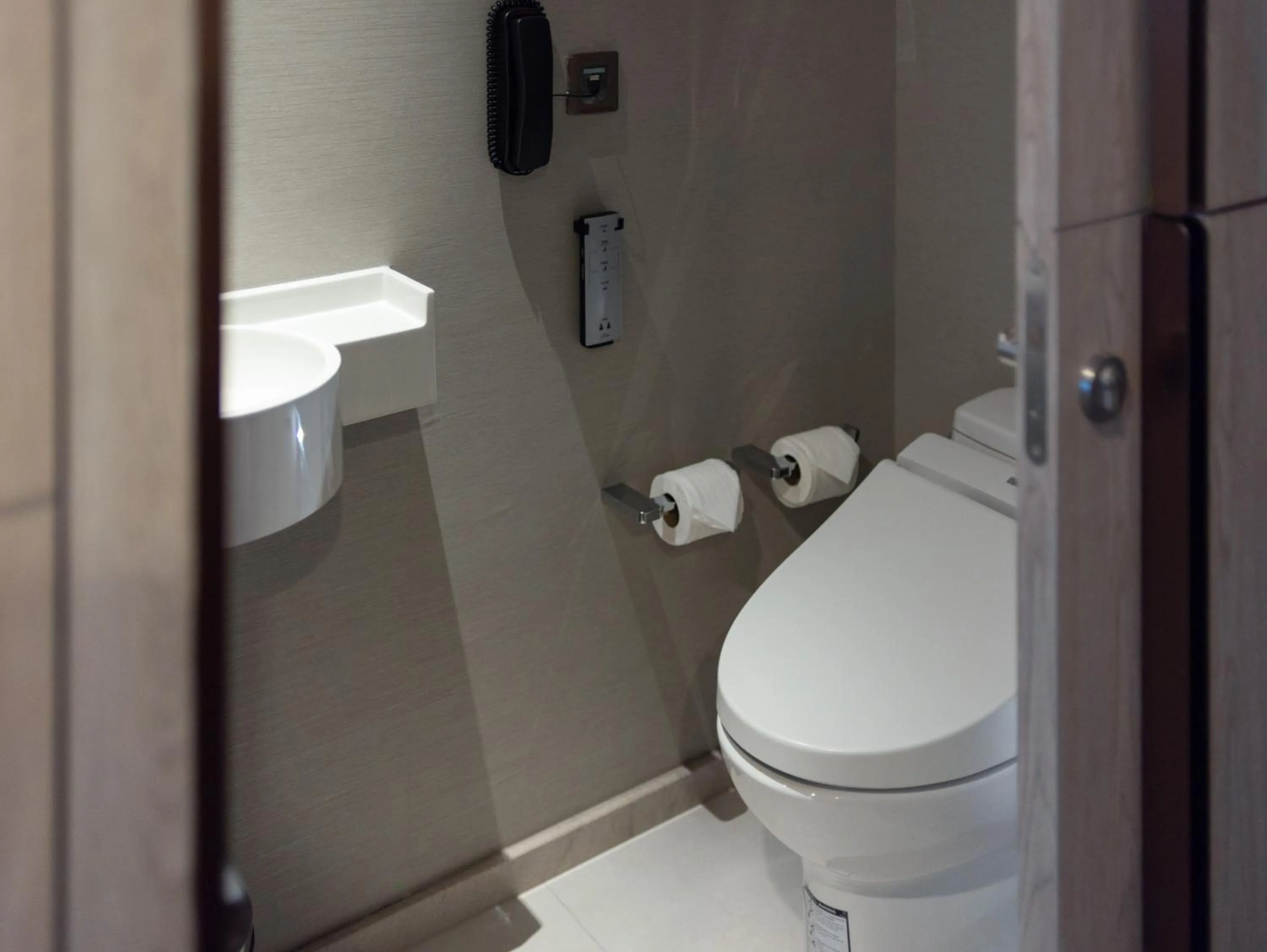 Toilet in Hotel Nikko Bangkok