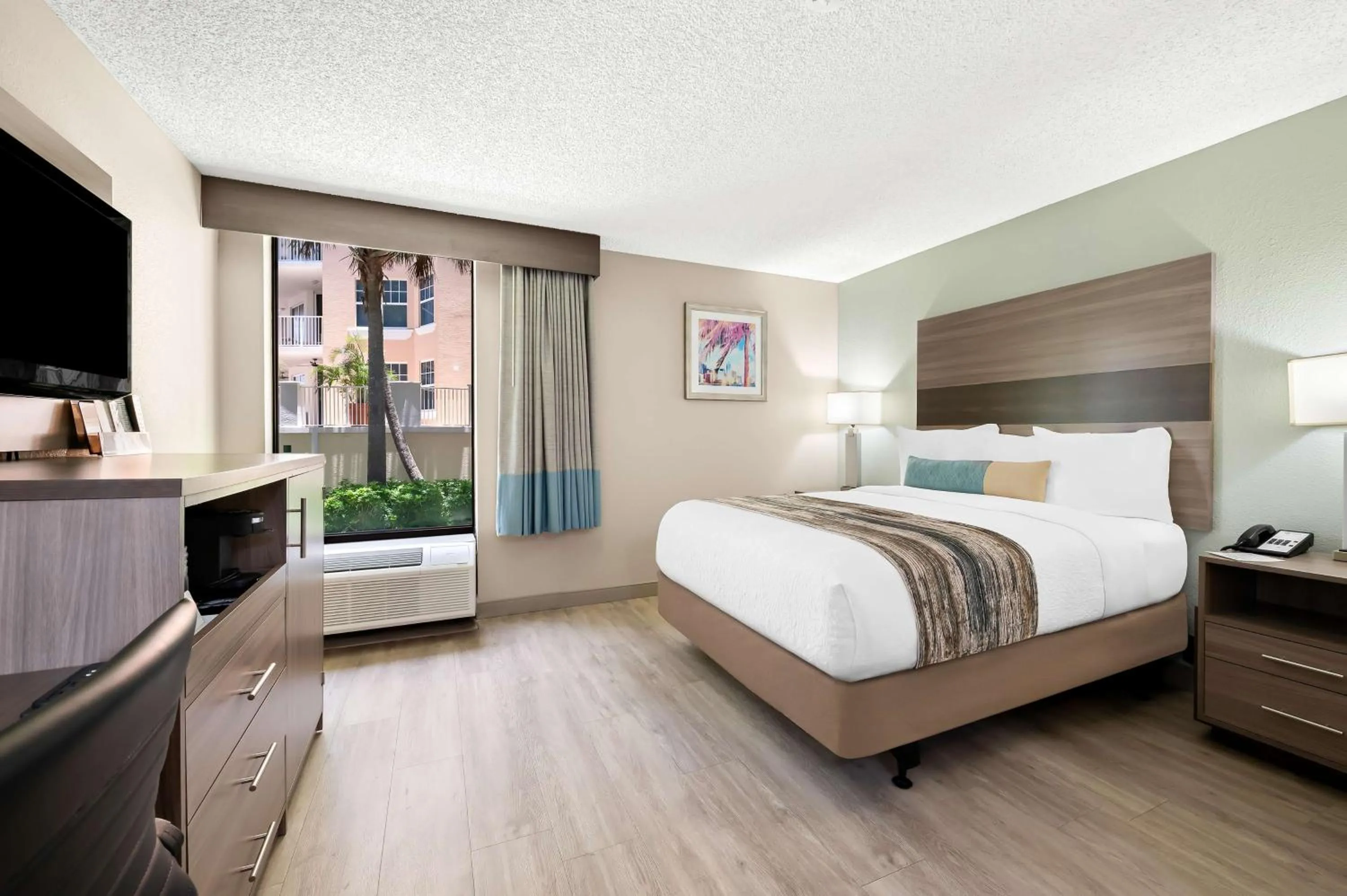 Bedroom, Bed in Best Western Intracoastal Inn