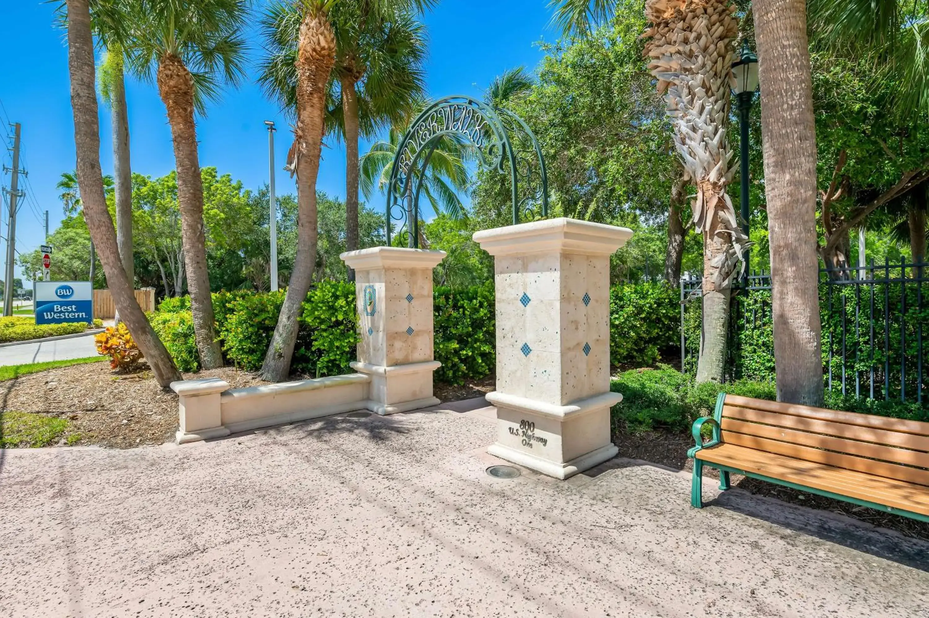 Property building in Best Western Intracoastal Inn Property building in Best Western Intracoastal Inn