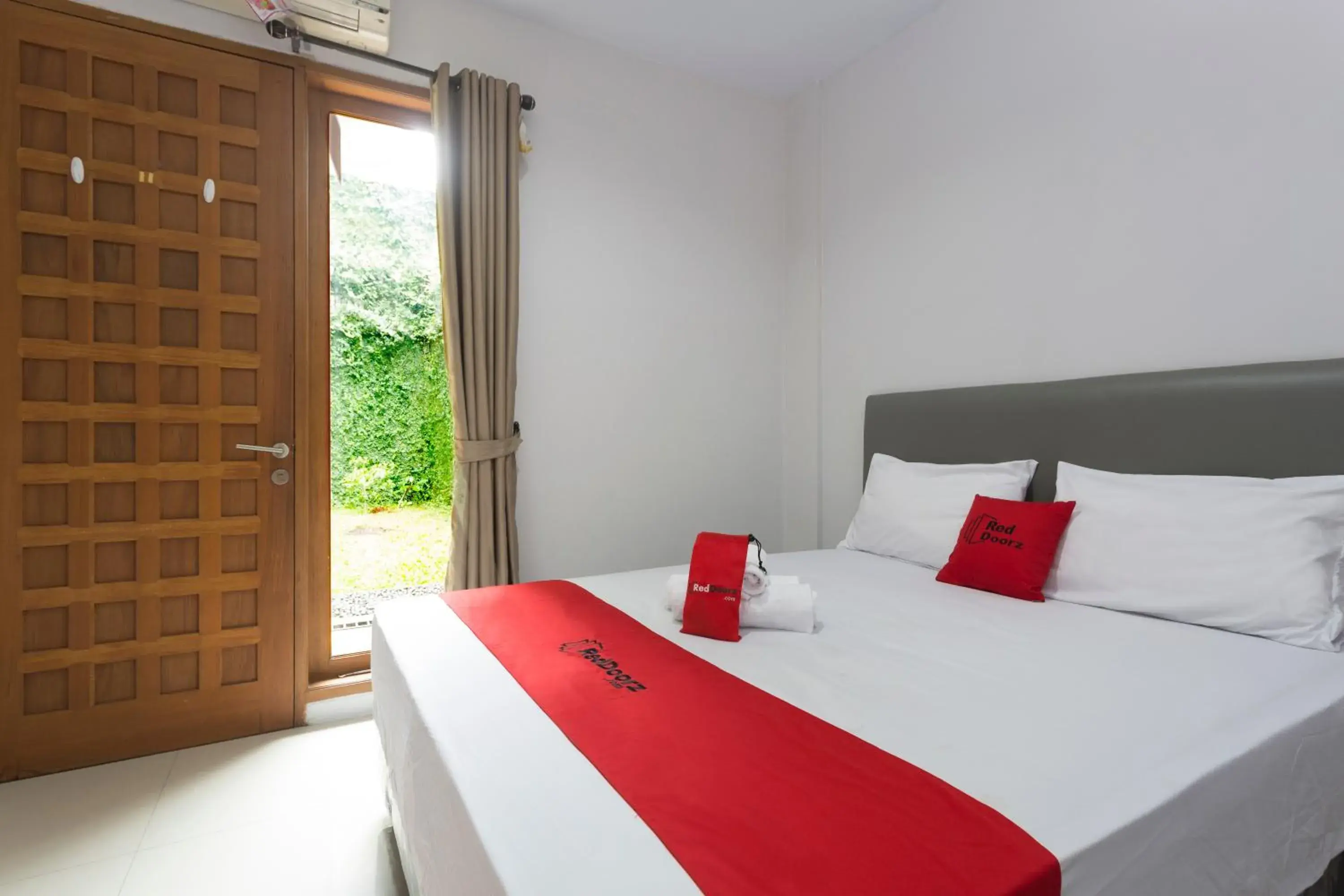 Bedroom, Bed in RedDoorz Plus near Cilandak Town Square 2 Bedroom, Bed in RedDoorz Plus near Cilandak Town Square 2